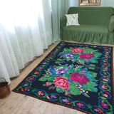 Tapis roumain tissé à la main vert et fuchsia en laine design bohème