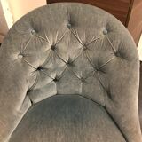 Fauteuil crapaud en velours bleu capitonné napoleon