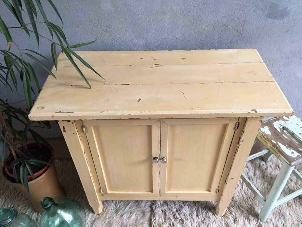 Parisian buffet vintage - yellow