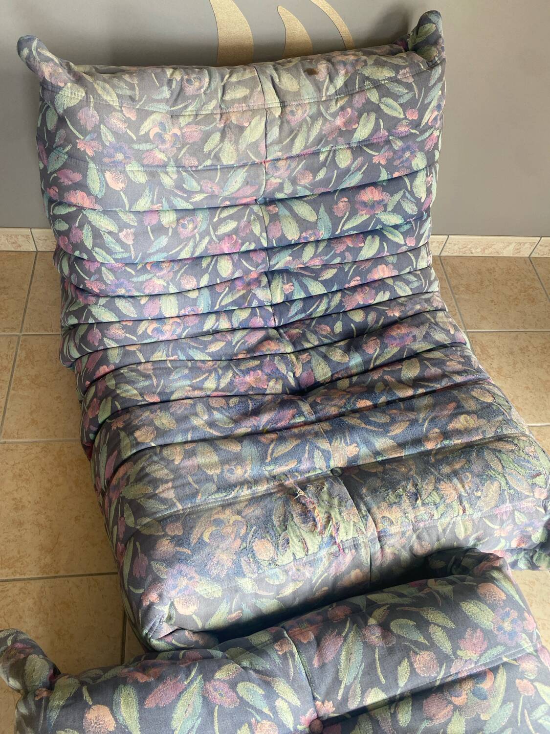 Shoe cabinet with its pouf by Michel Ducaroy for Ligne Roset.