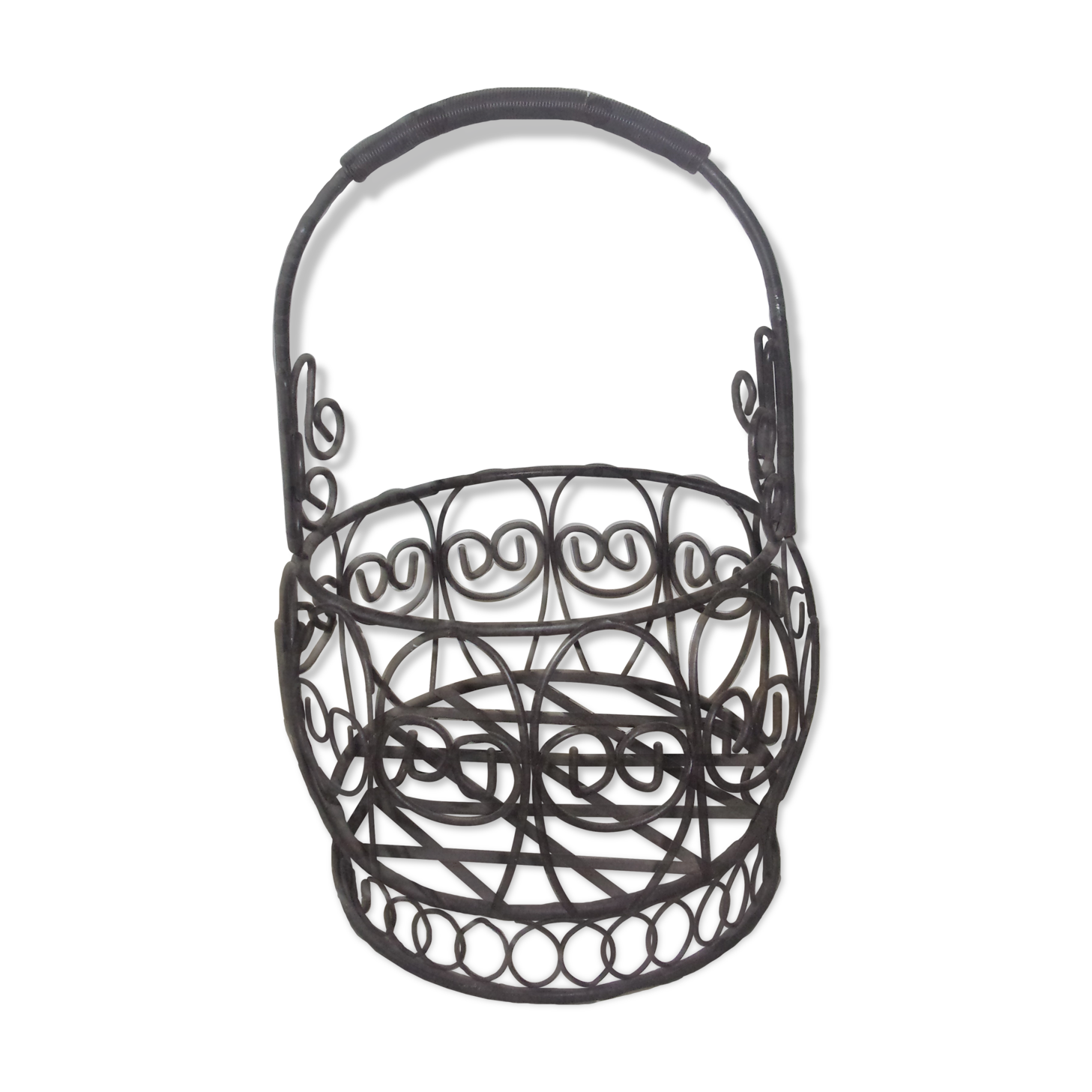 Iron egg basket