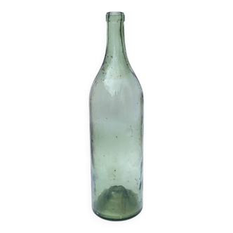 Ancienne grande bouteille artisanale en verre soufflé vert – H50 cm