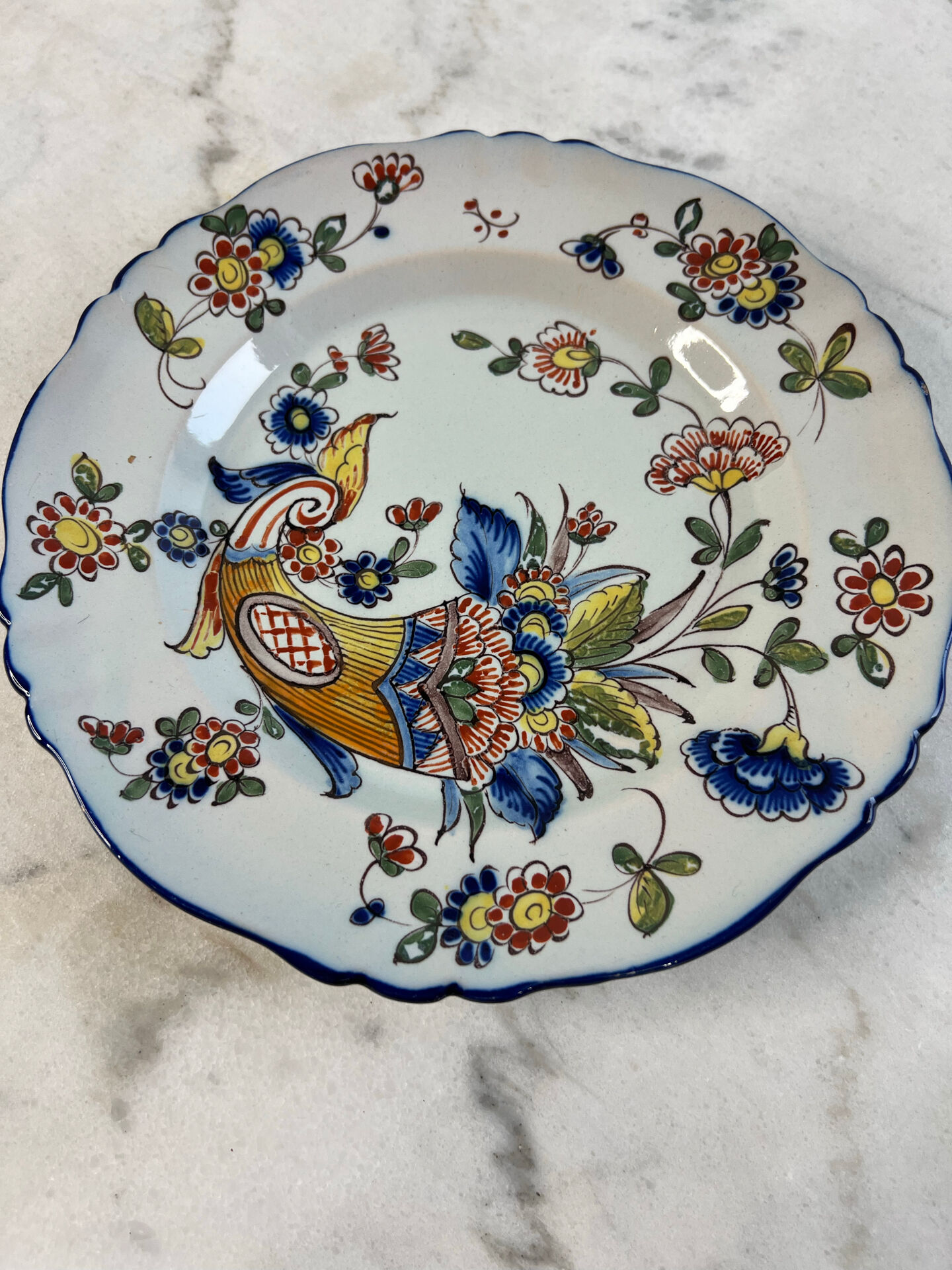 Flat plate in earthenware with polychrome decoration in Rouen style