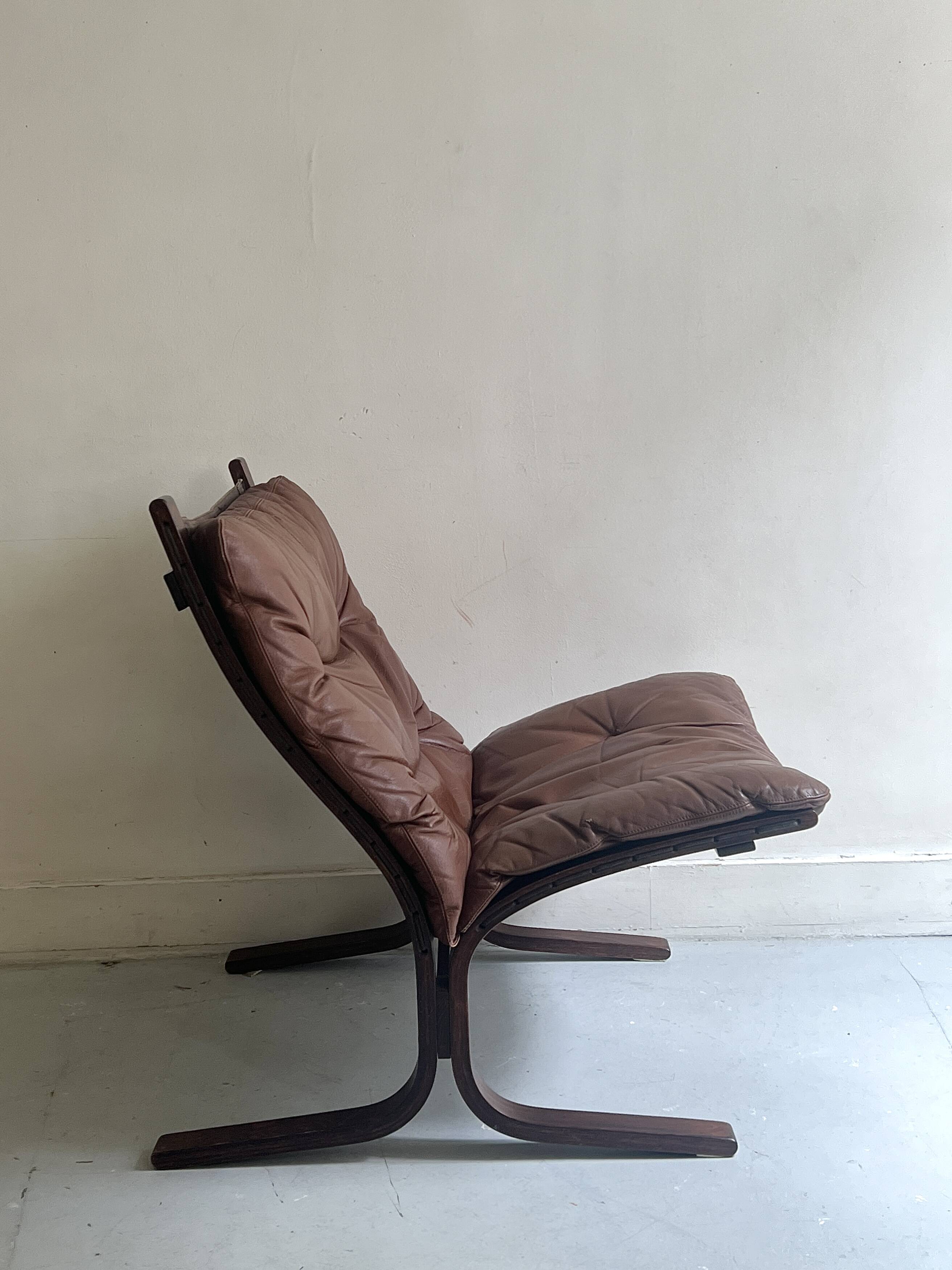 Fauteuil scandinave en cuir cognac "Siesta" par Ingmar Relling pour Westnofa 1960