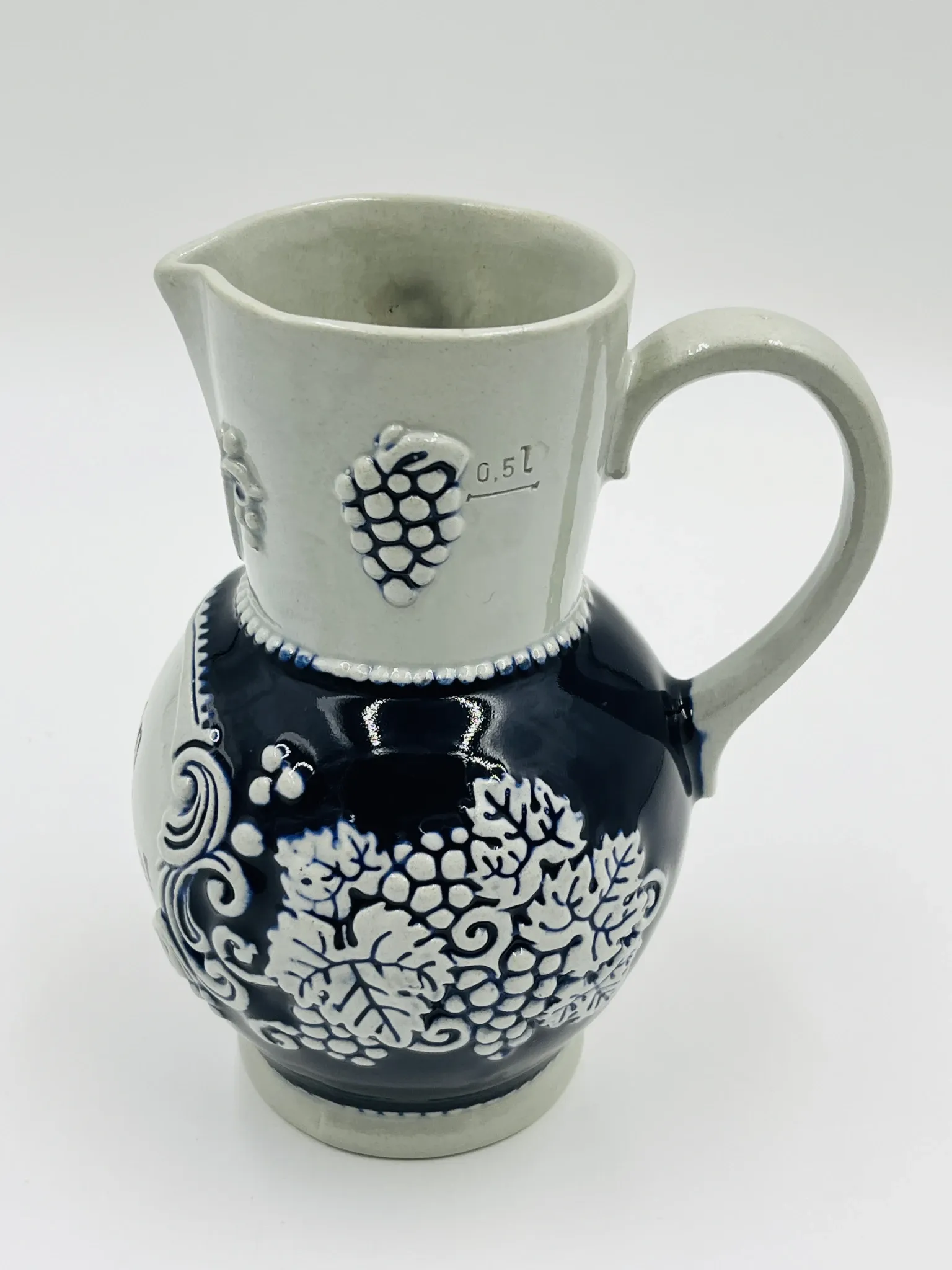 Stoneware wine pitcher Marzi & Remy "Wine dispels sadness"