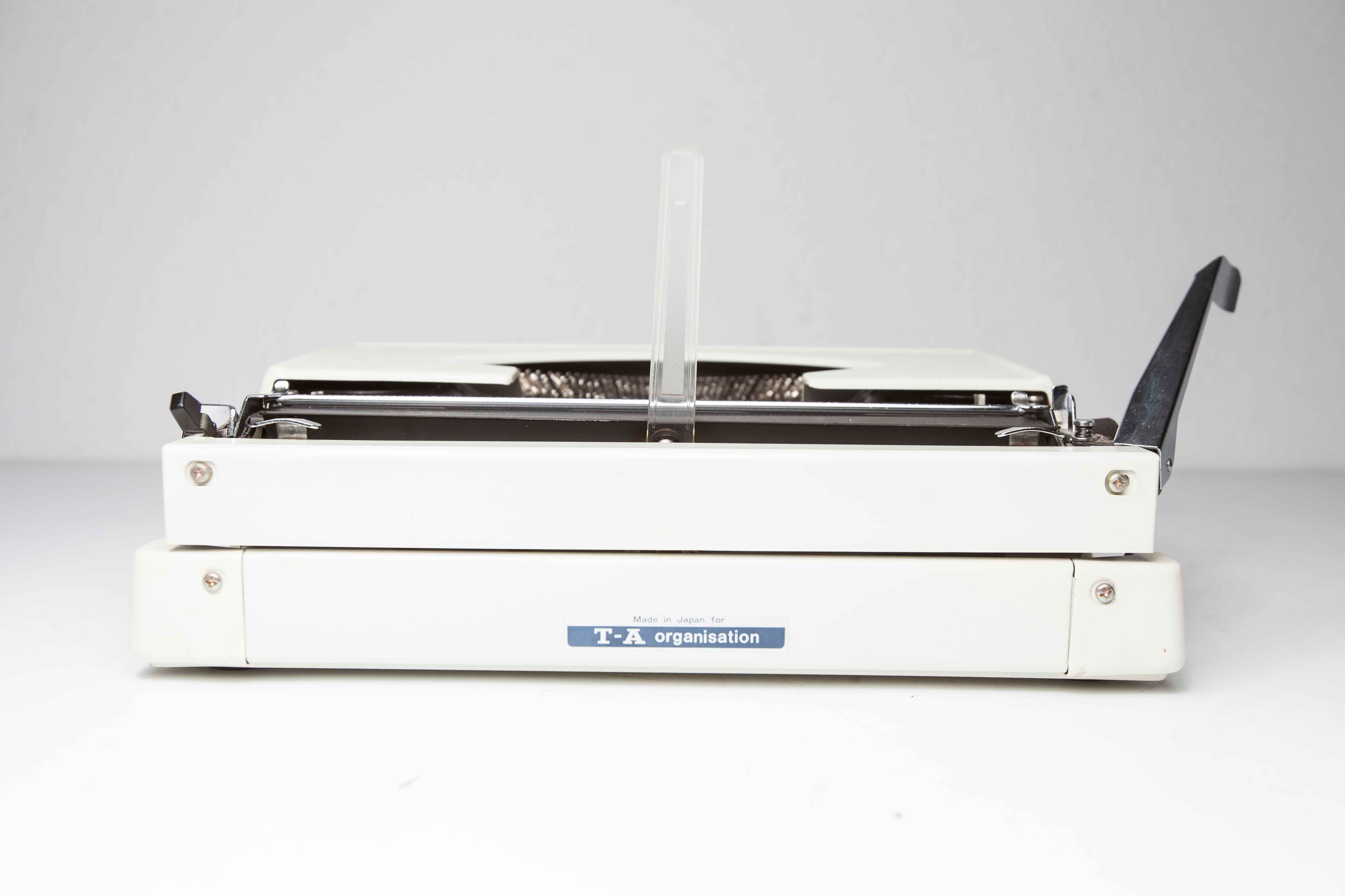 Royal Typewriter 203 1970 Japan