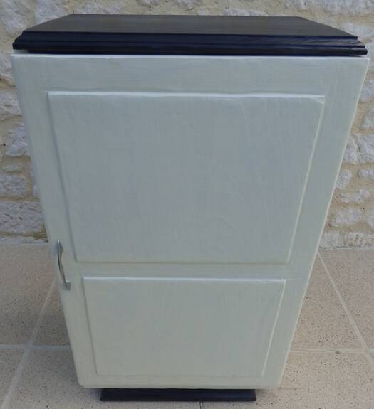 Mado-style 1-door cabinet in solid wood
