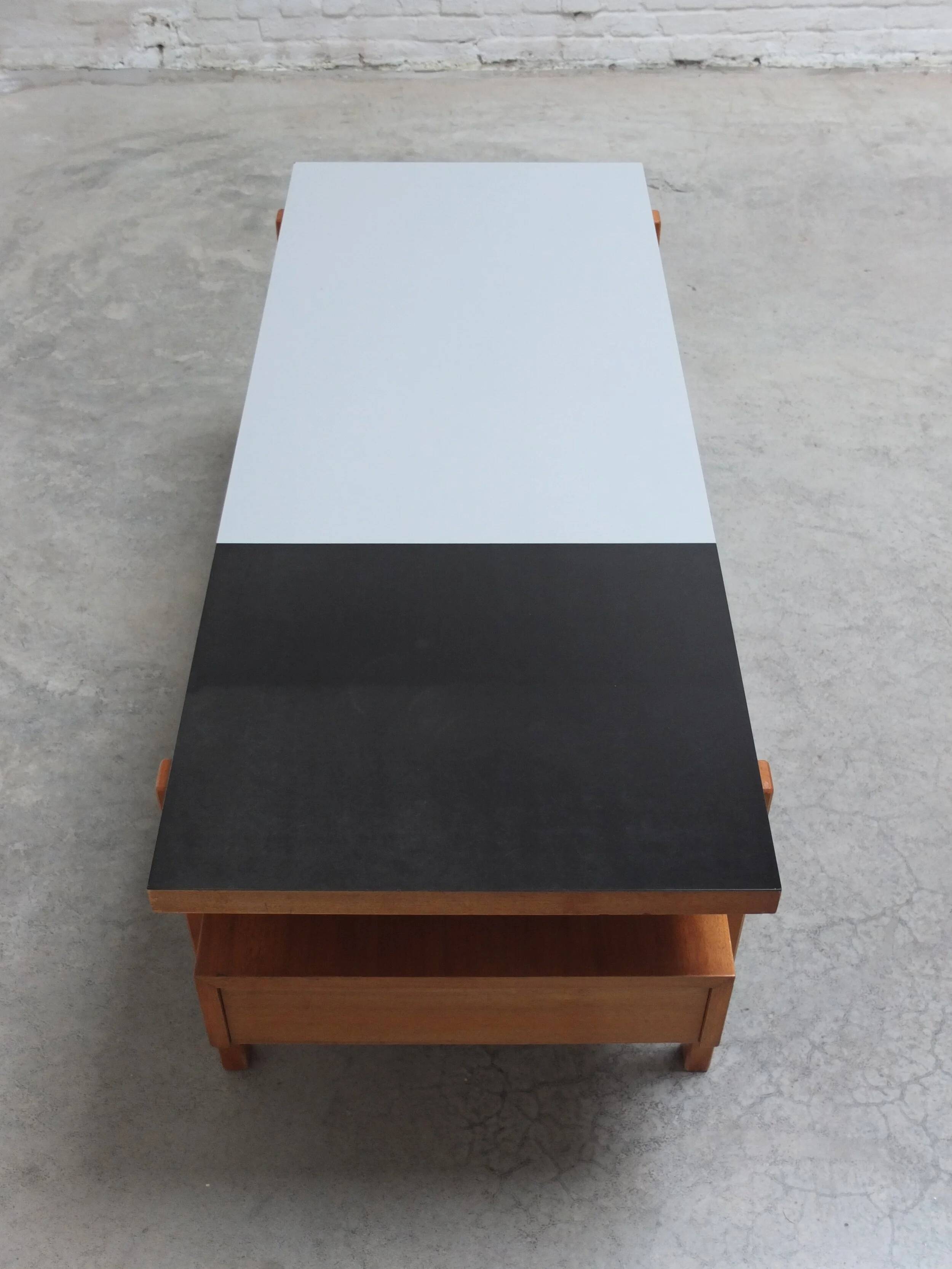 Table basse double face rare par Jos De Mey pour Van Den Berghe-Pauvers, années 1960.