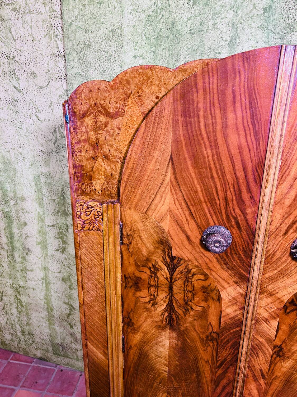 Art decó vintage Brocante burr walnut compactum wardrobe 1920-1930