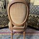 Suite de 4 chaises style Louis XVI médaillon