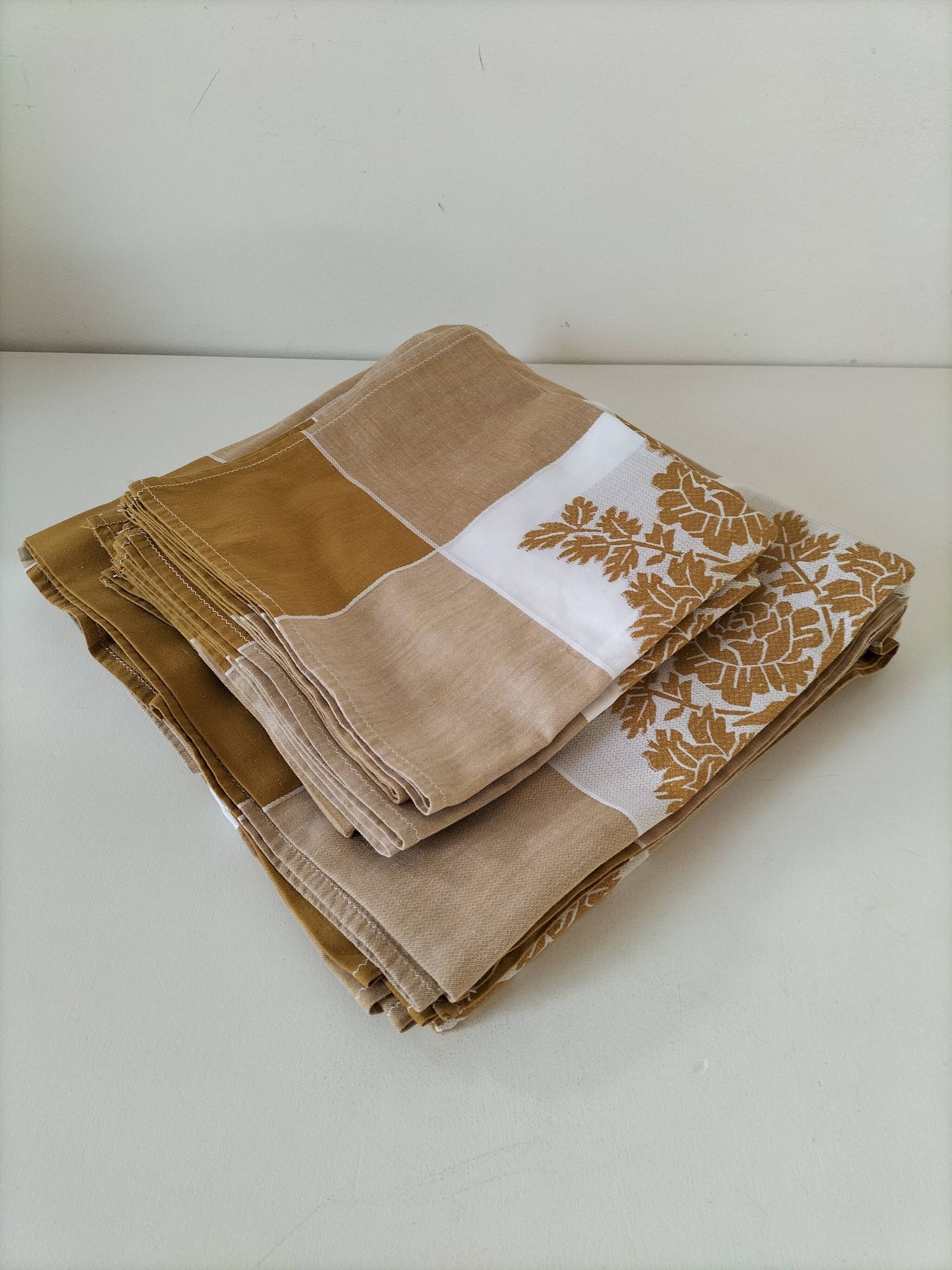 Nappe et 8 serviettes vintage – tons caramel et moutarde dorée