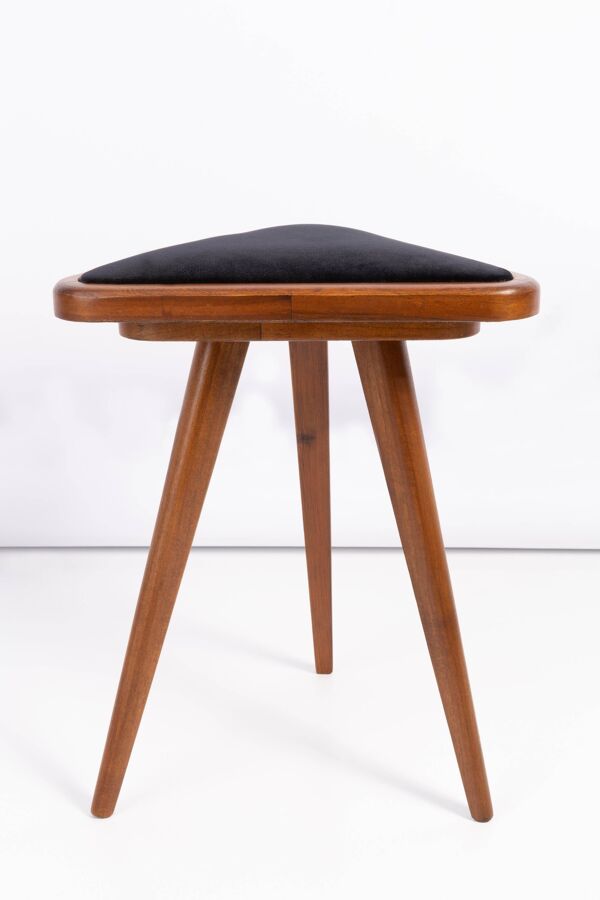 Ensemble de deux tabourets triangulaires en velours noir et rouge du 20ème siècle, années 1960