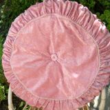 Old round cushion pink with lace