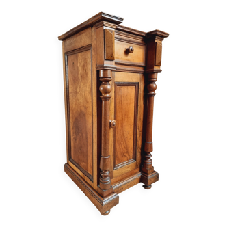 Table de chevet ancienne en noyer – Style Louis-Philippe, fin XIXe siècle