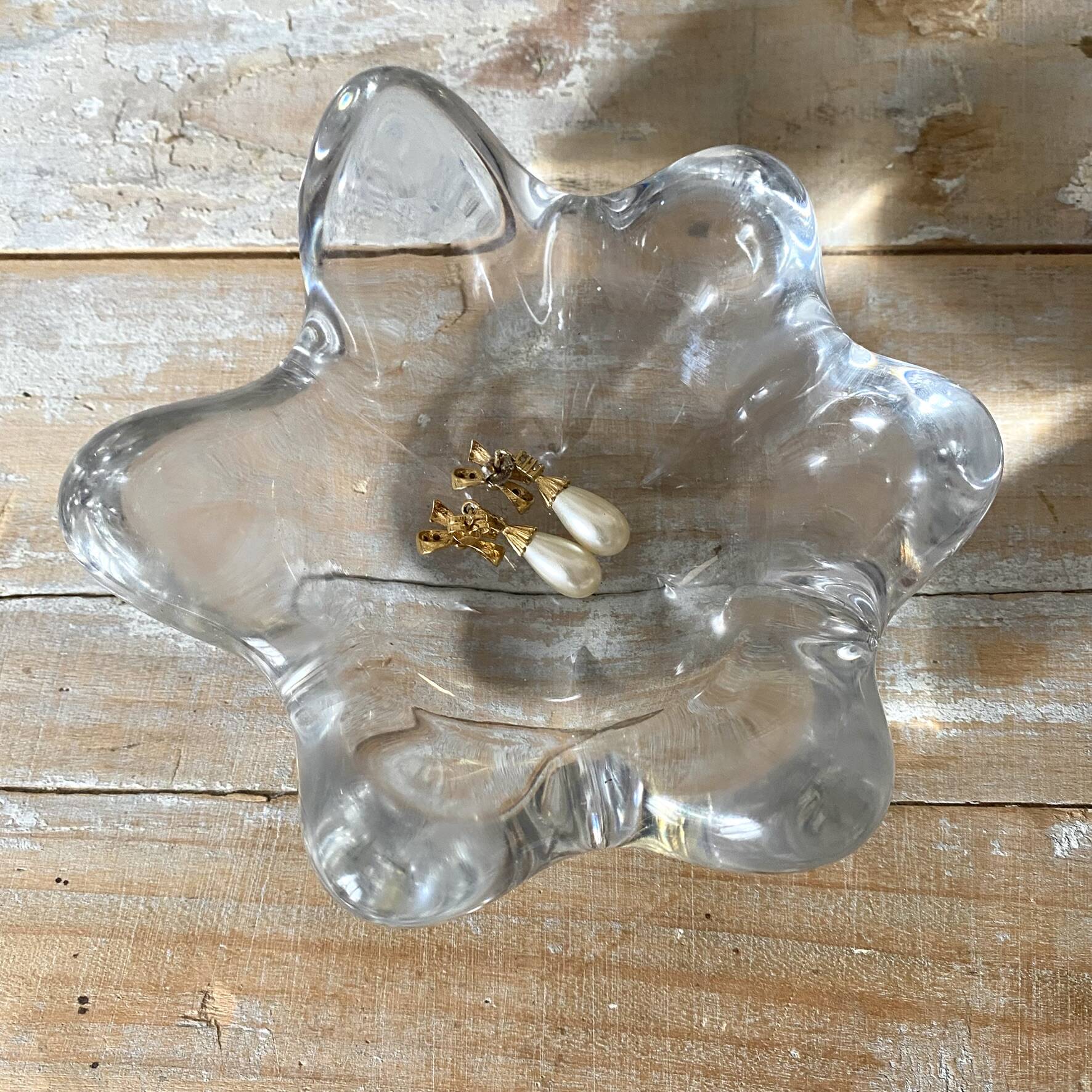 Ashtray in glass crystal in the shape of a star.