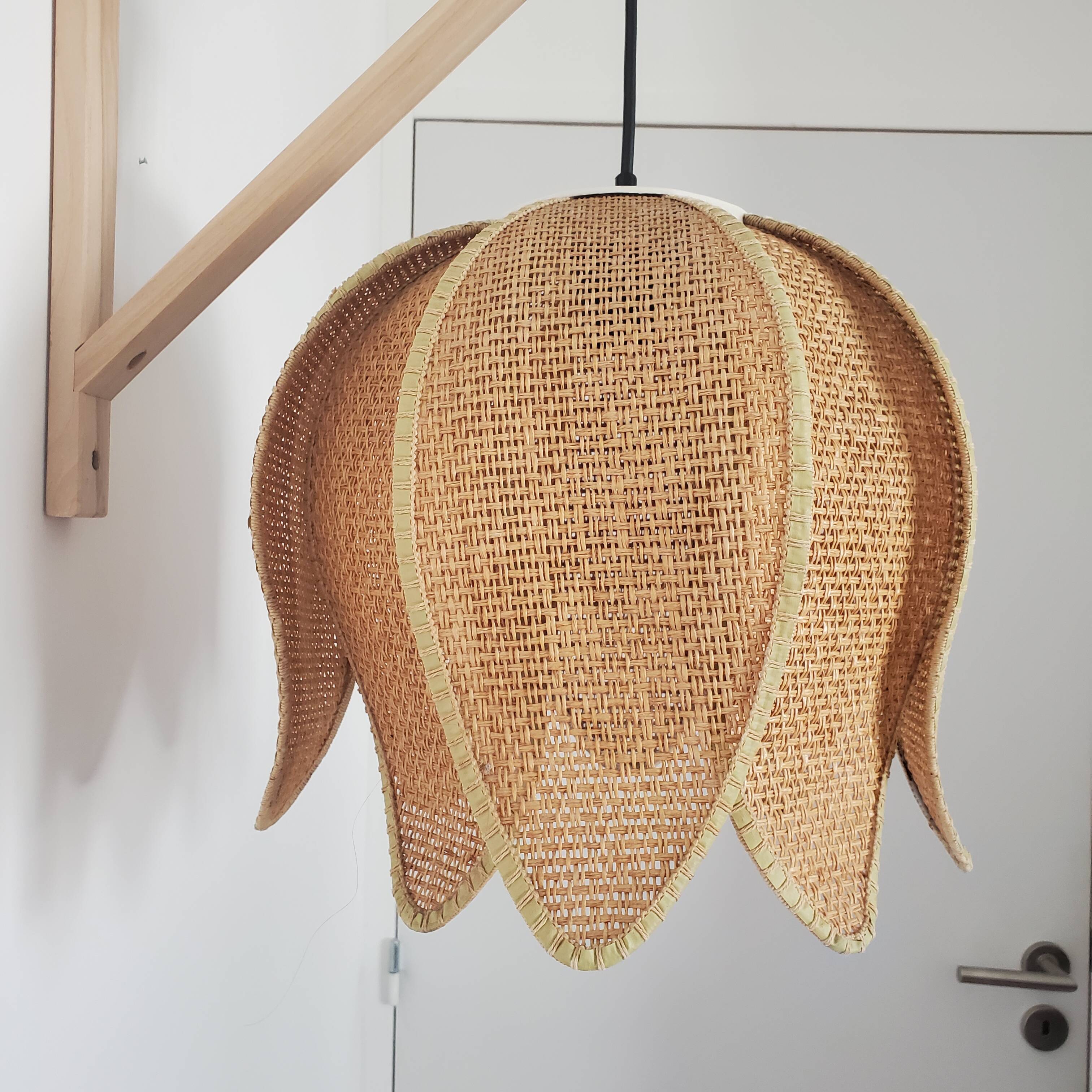 Vintage raffia flower pendant lamp