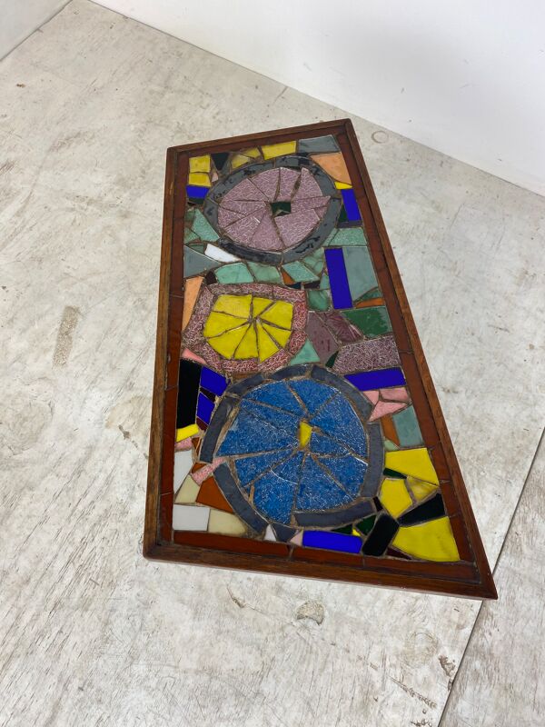 Table basse en mosaïque de verre asymétrique et teck années 1950
