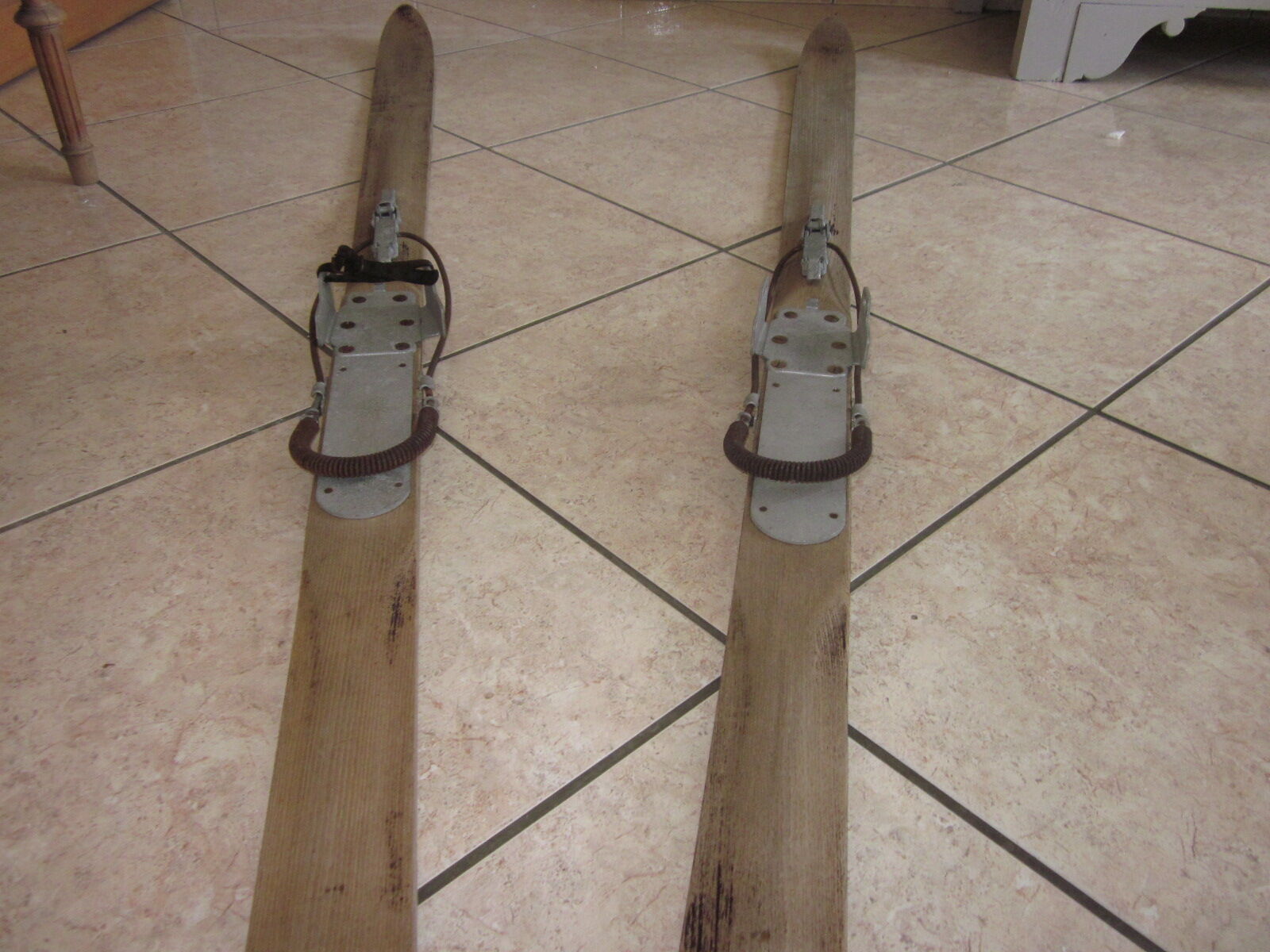 Paire de ski ancien en bois