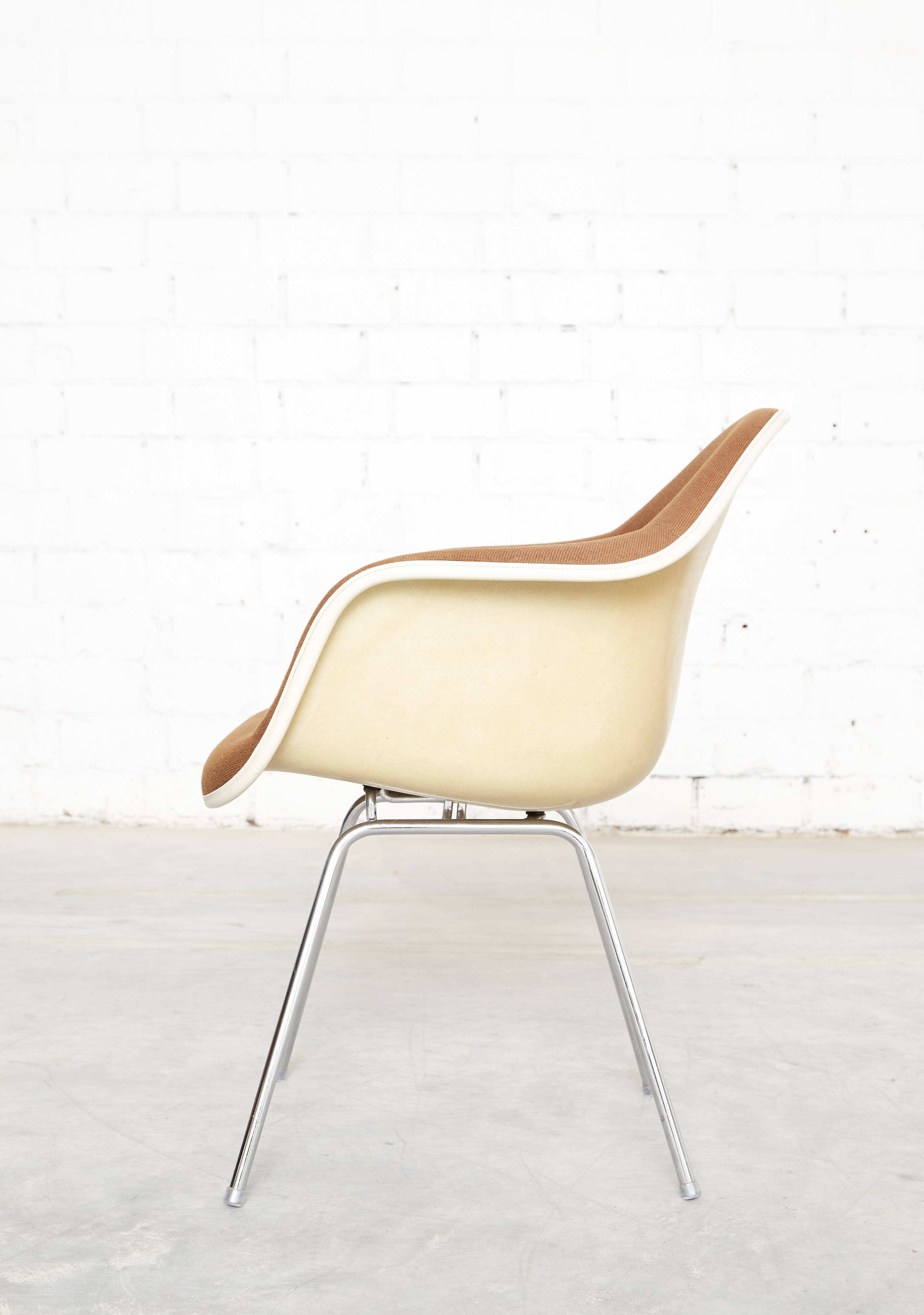 Off-White Dax Fiberglass Chair by Charles & Ray Eames for Vitra
