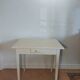 Spindle-legged desk