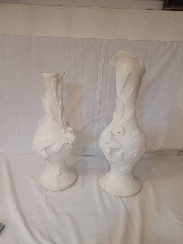 Paire de vases en albâtre