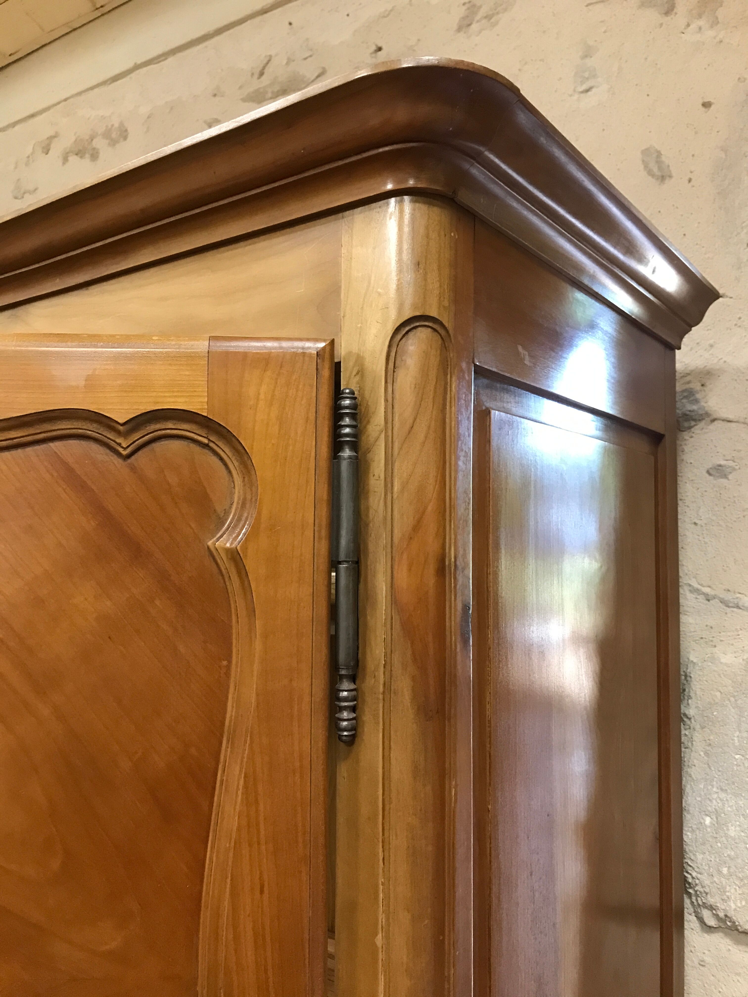 Armoire bois massif et plaqué