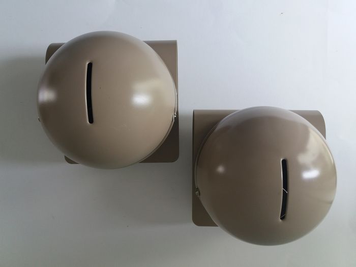 Pair of Guzzini wall sconces - "Bugia" Giuseppe Cormio