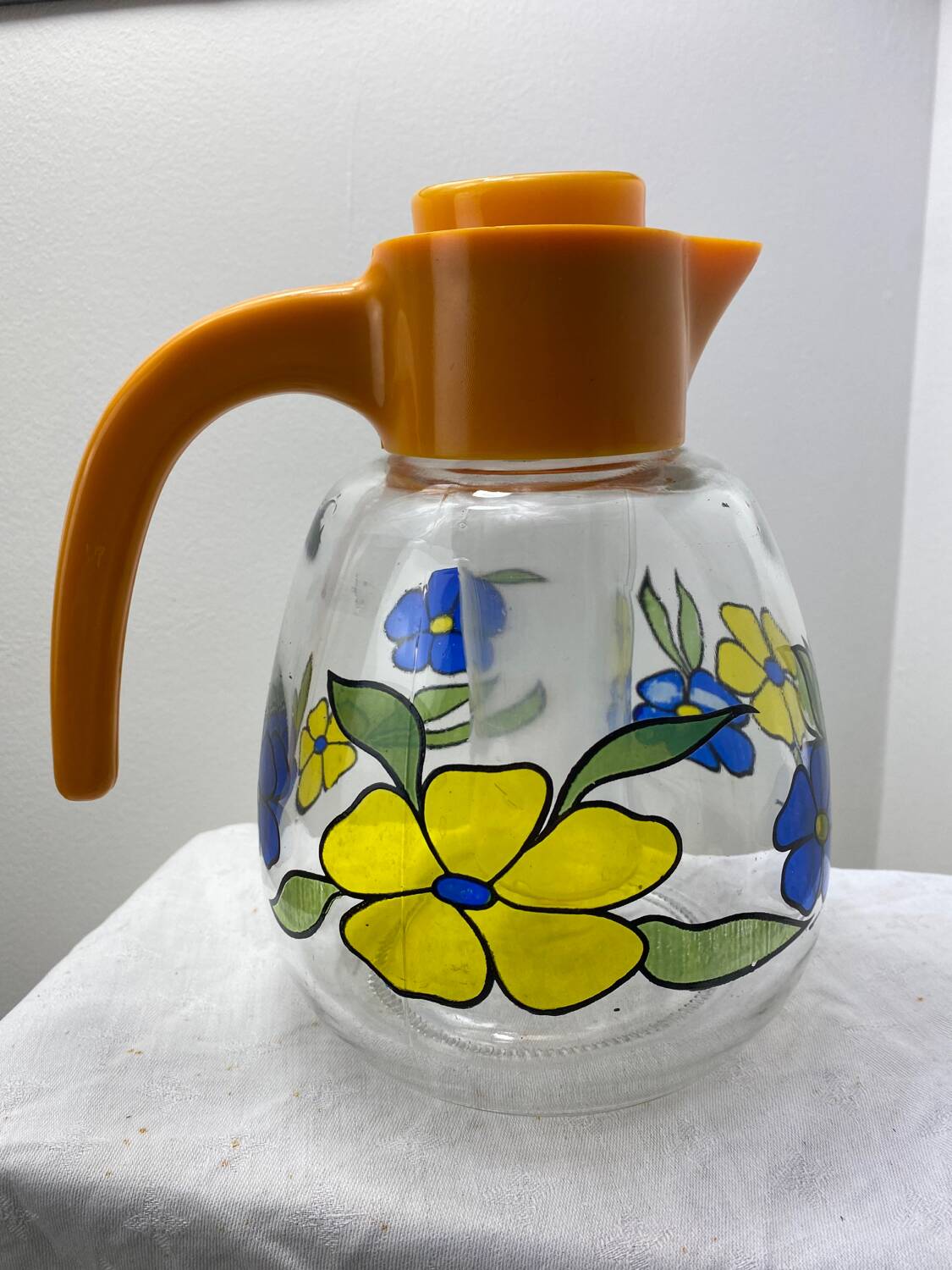 Refreshing glass carafe
