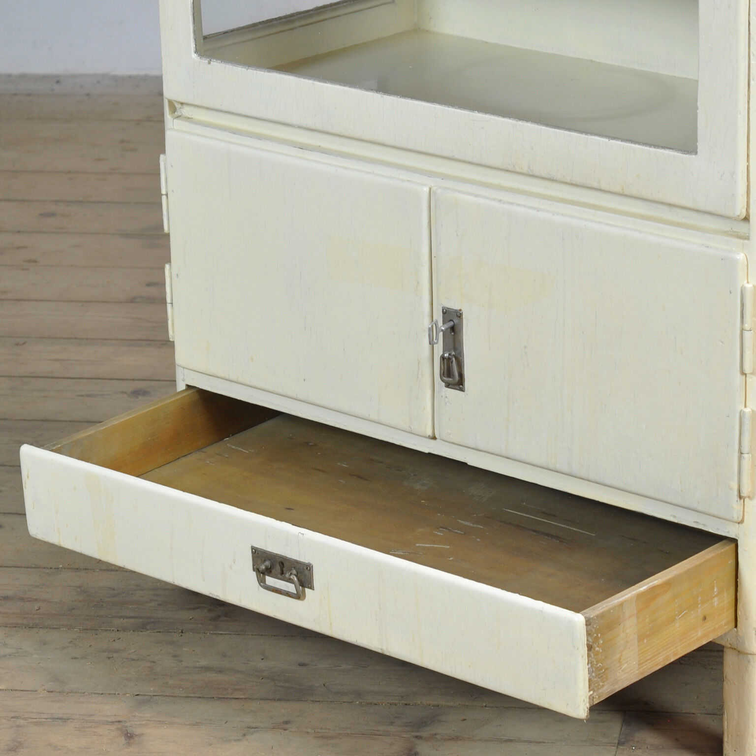 Wooden medical cabinet from the 1930s