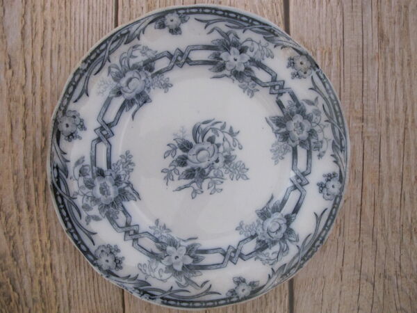 4 assiettes de Sarreguemines, modèle « Cérès »