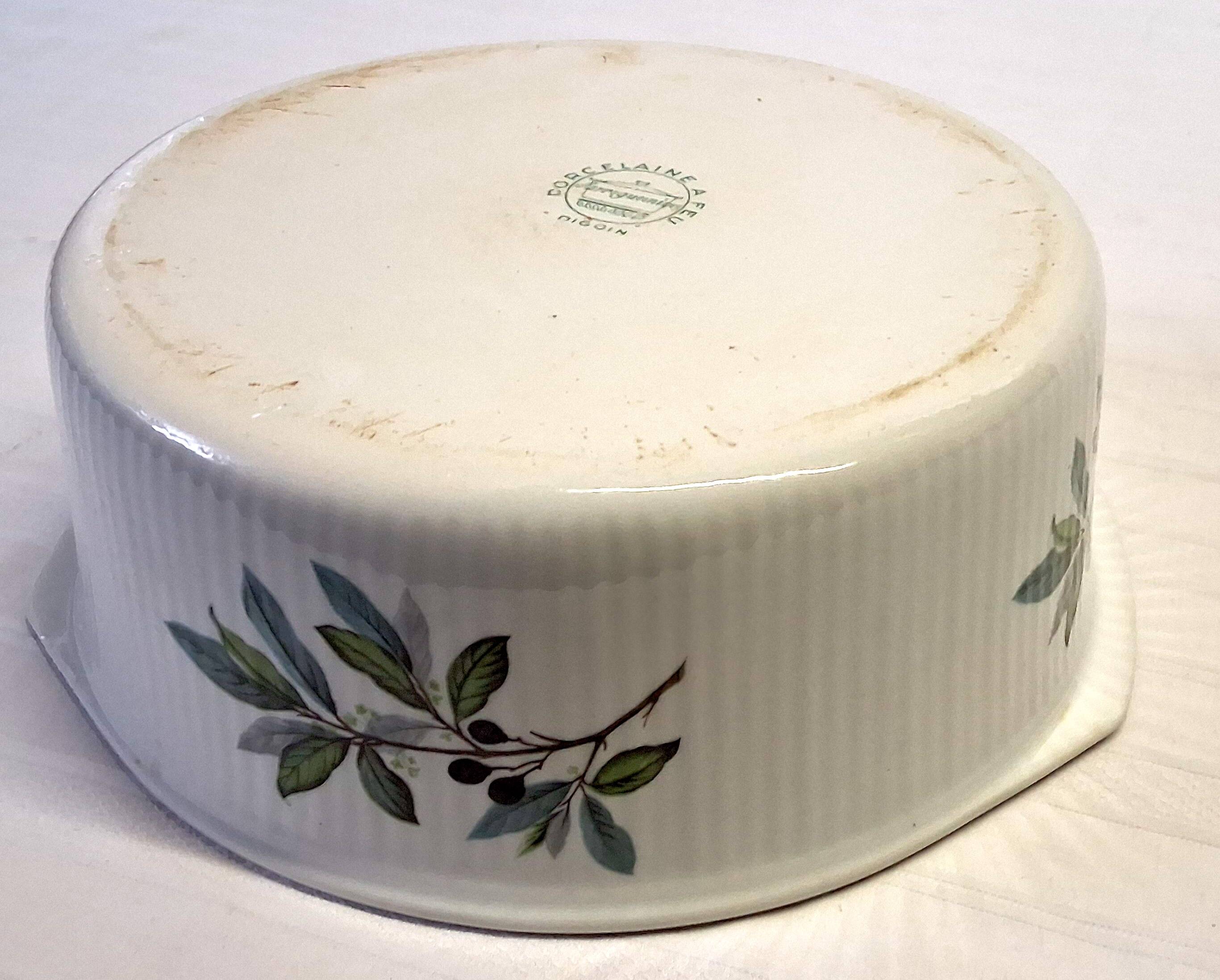 Very pretty Digoin Sarreguemines soufflé dish in very good condition