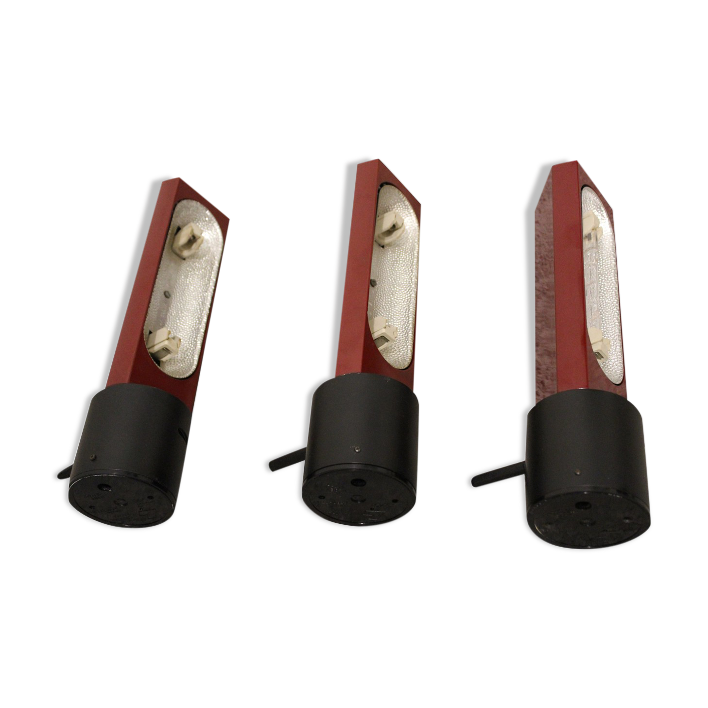 Tritico wall lamp Caltha designer Gianfranco Frattini lacquered in burgundy color, Italy 80's