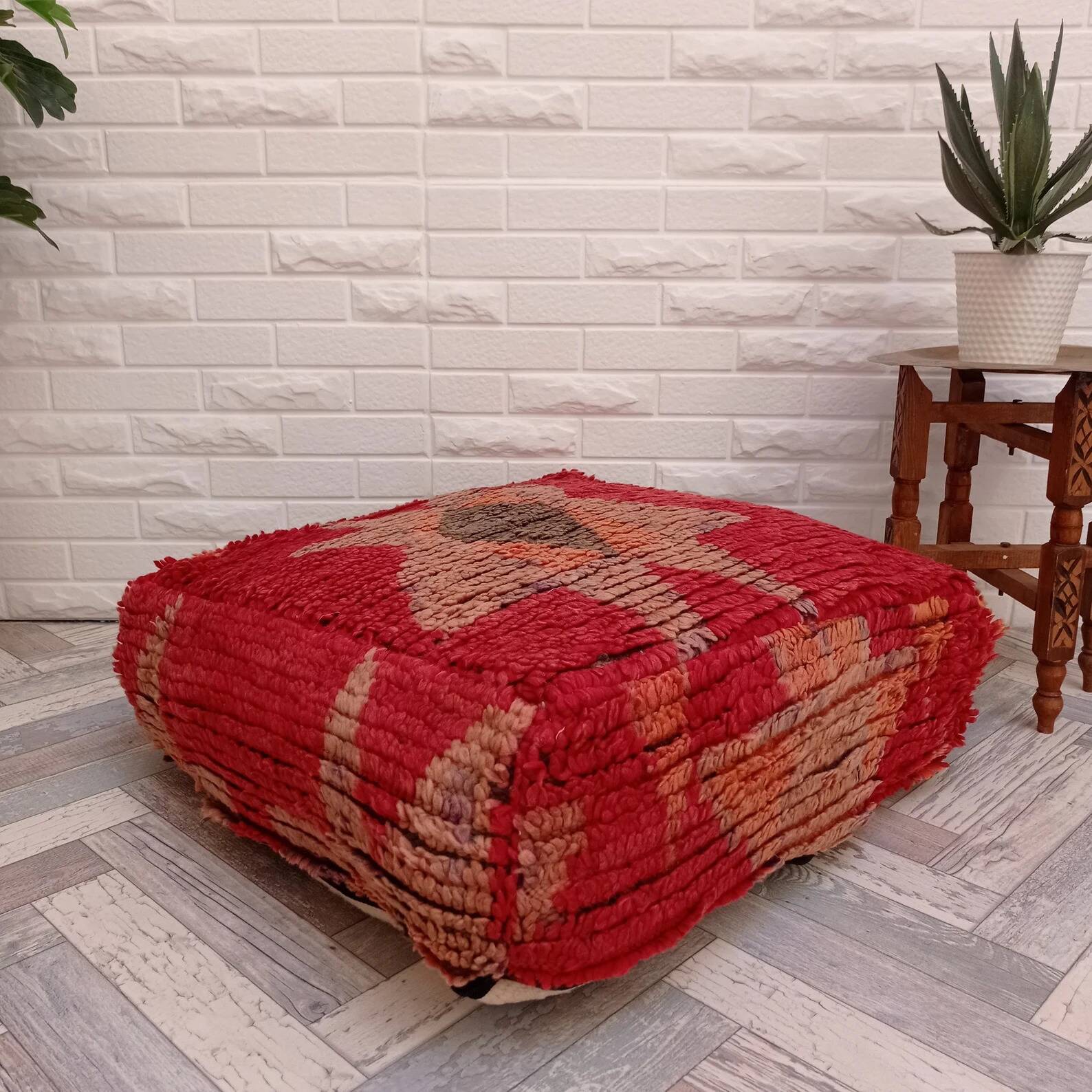 Handmade Berber pouf in wool 60 X 60 X 20 CM