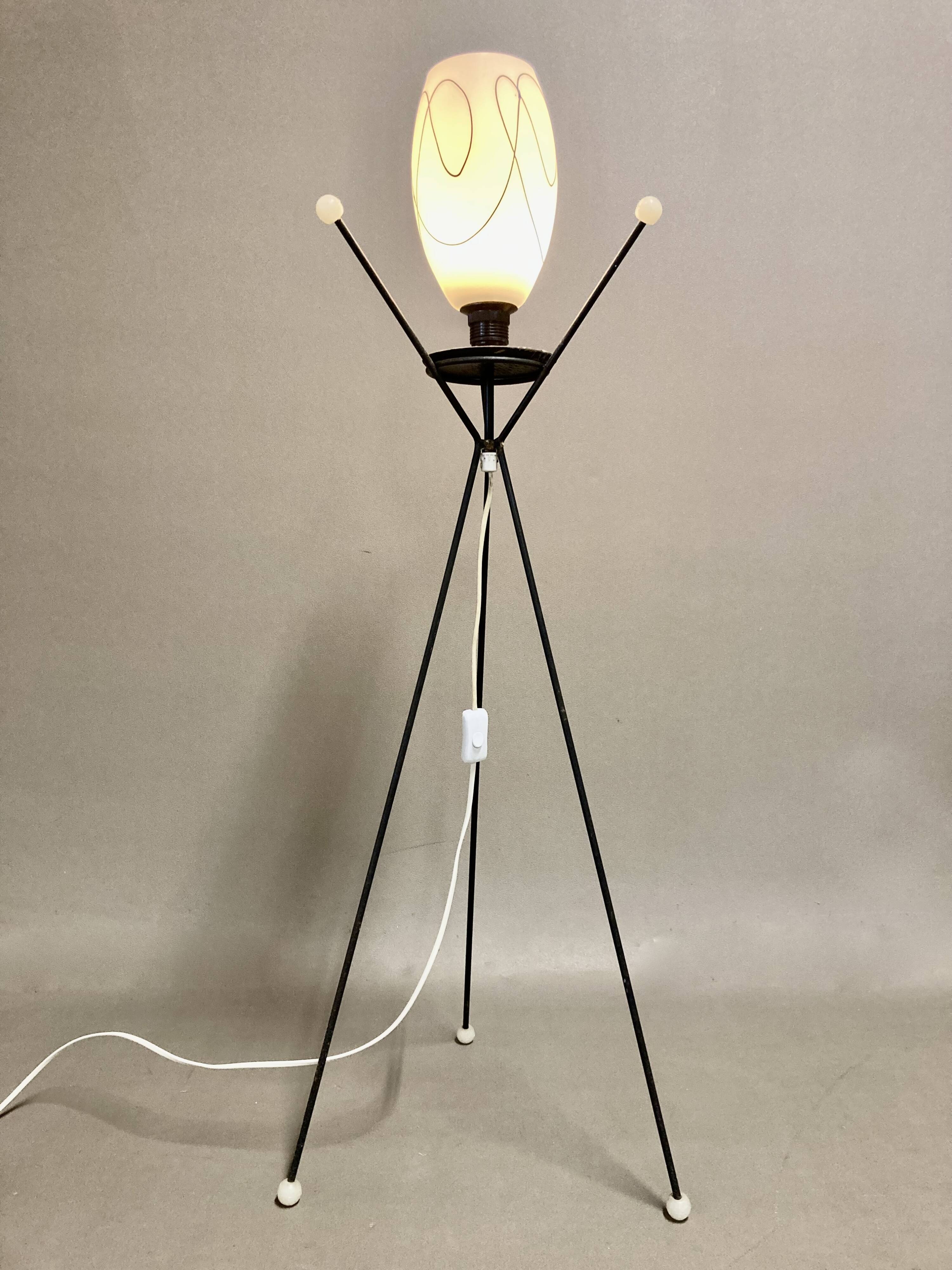 Tripod floor lamp "design 1950".