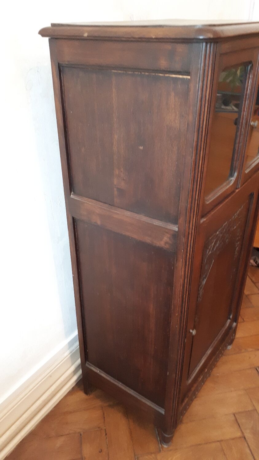 Showcase furniture from the 1930s