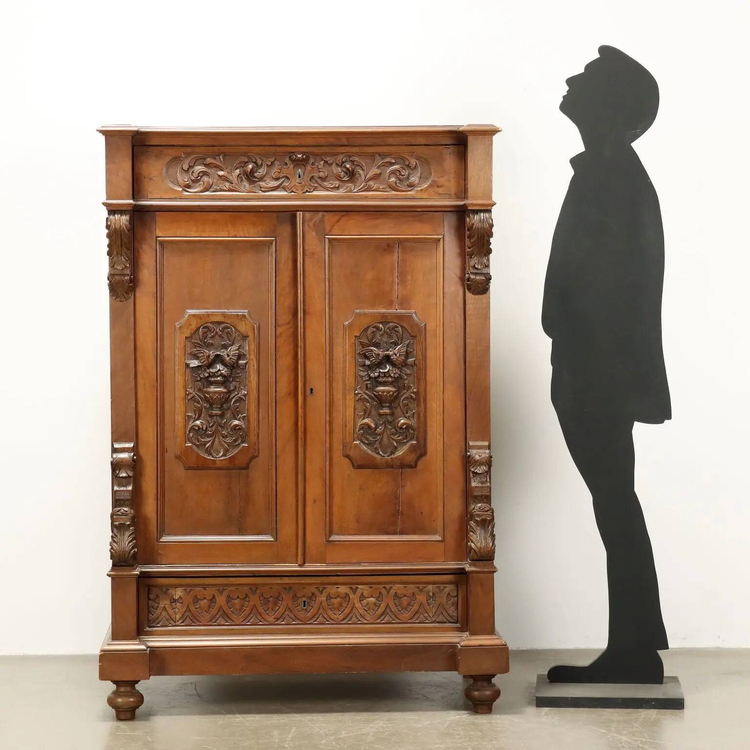 Antique neo-Renaissance walnut buffet, Italy, 19th century