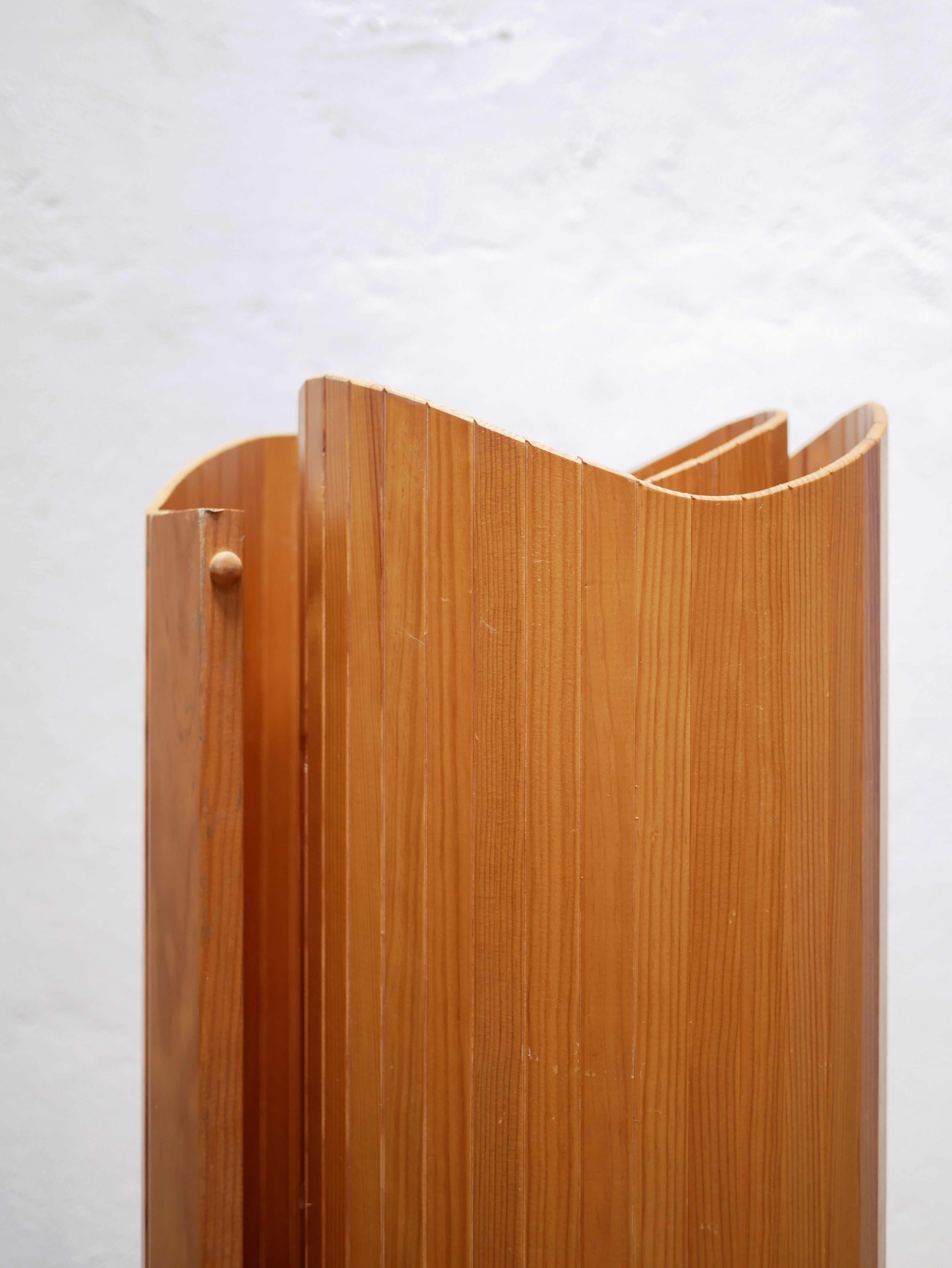 Vintage wooden screen published by Habitat