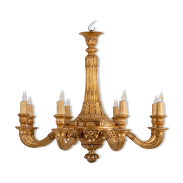 Dumez, Lustre de style Louis XVI en bois sculpté et doré. Années 1950.
