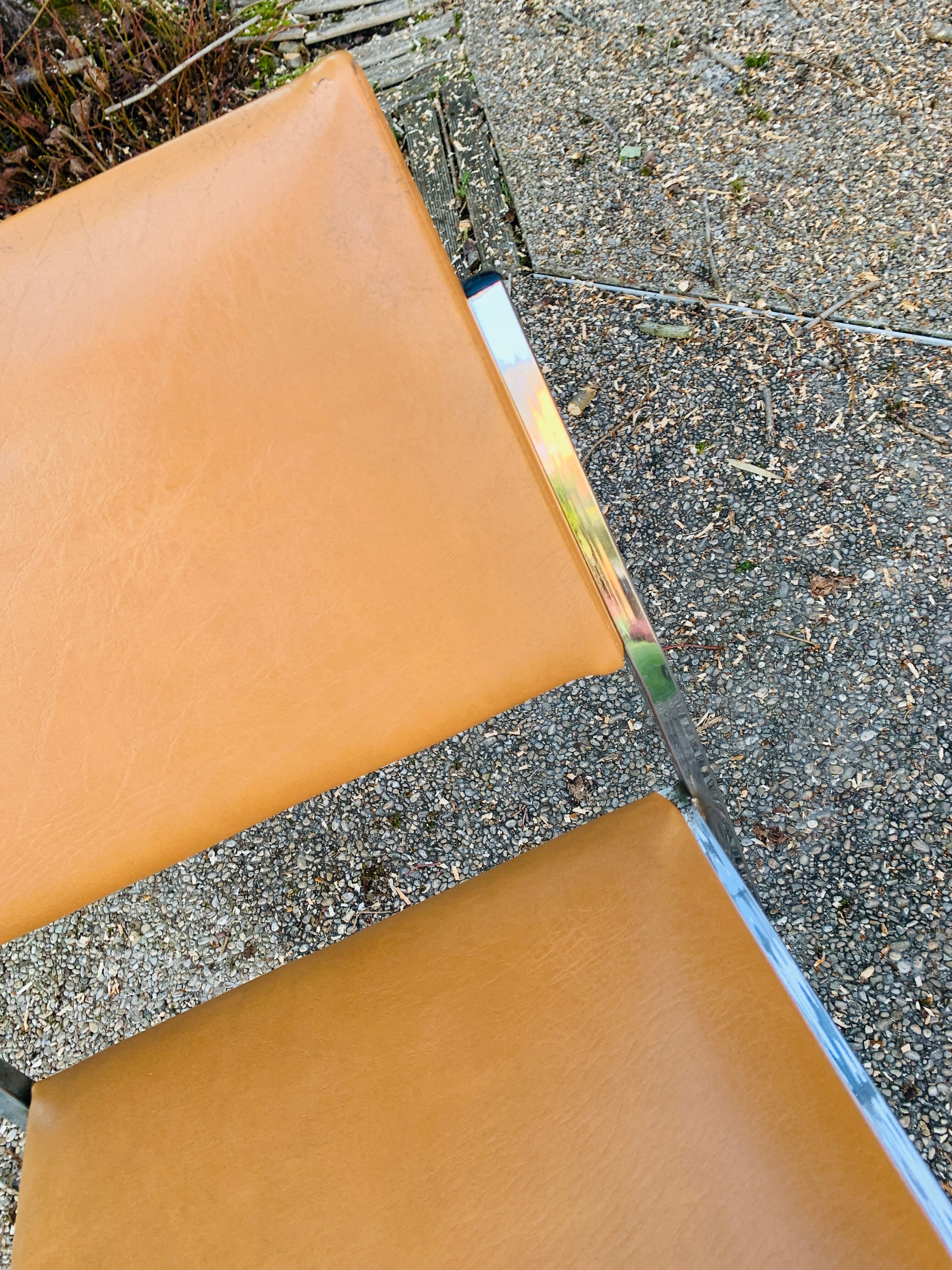 Paire de chaises années 70 cuir & vinyle
