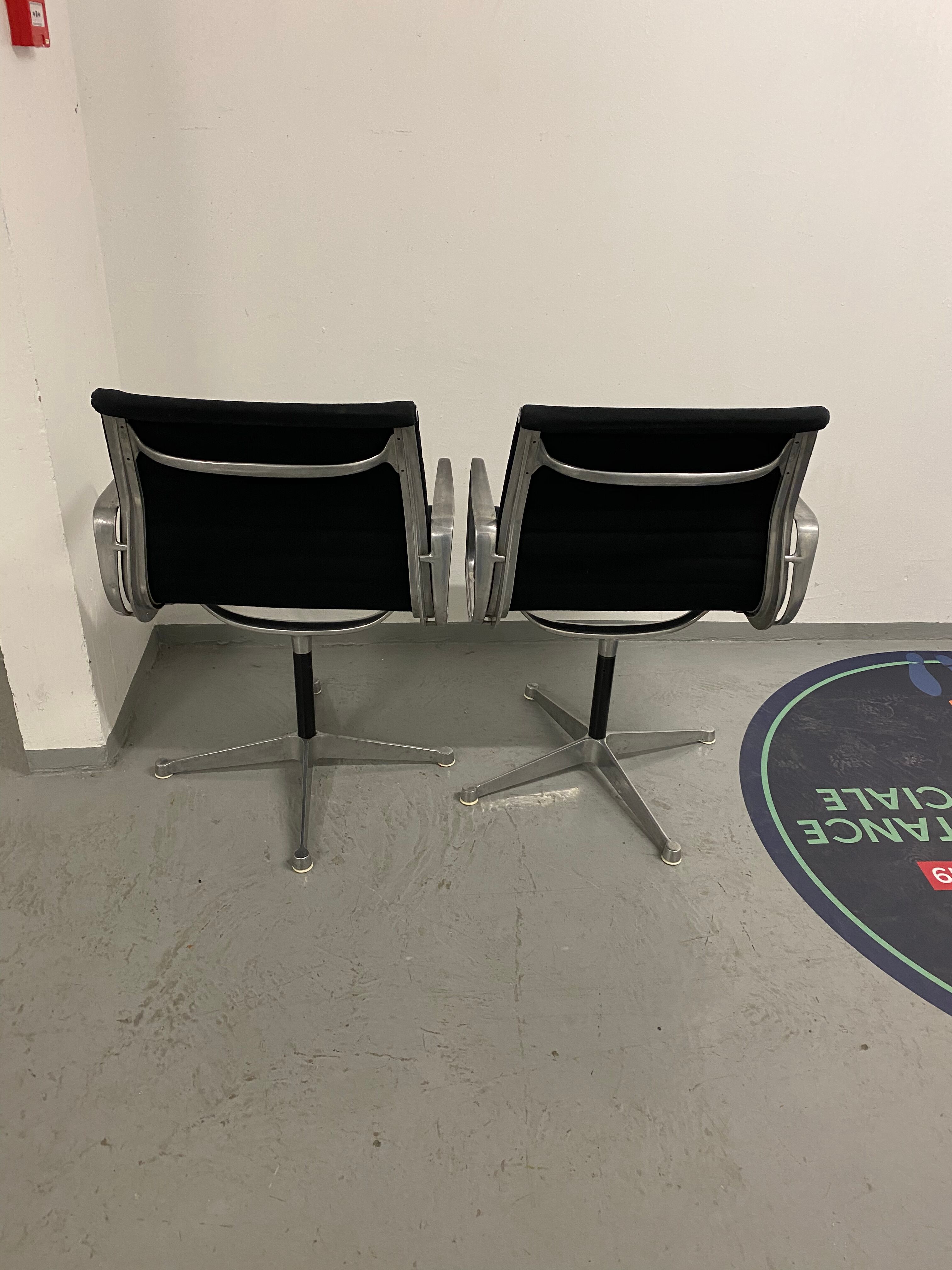 Fauteuil EA108 par Charles et Ray  Eames édition Herman Miller