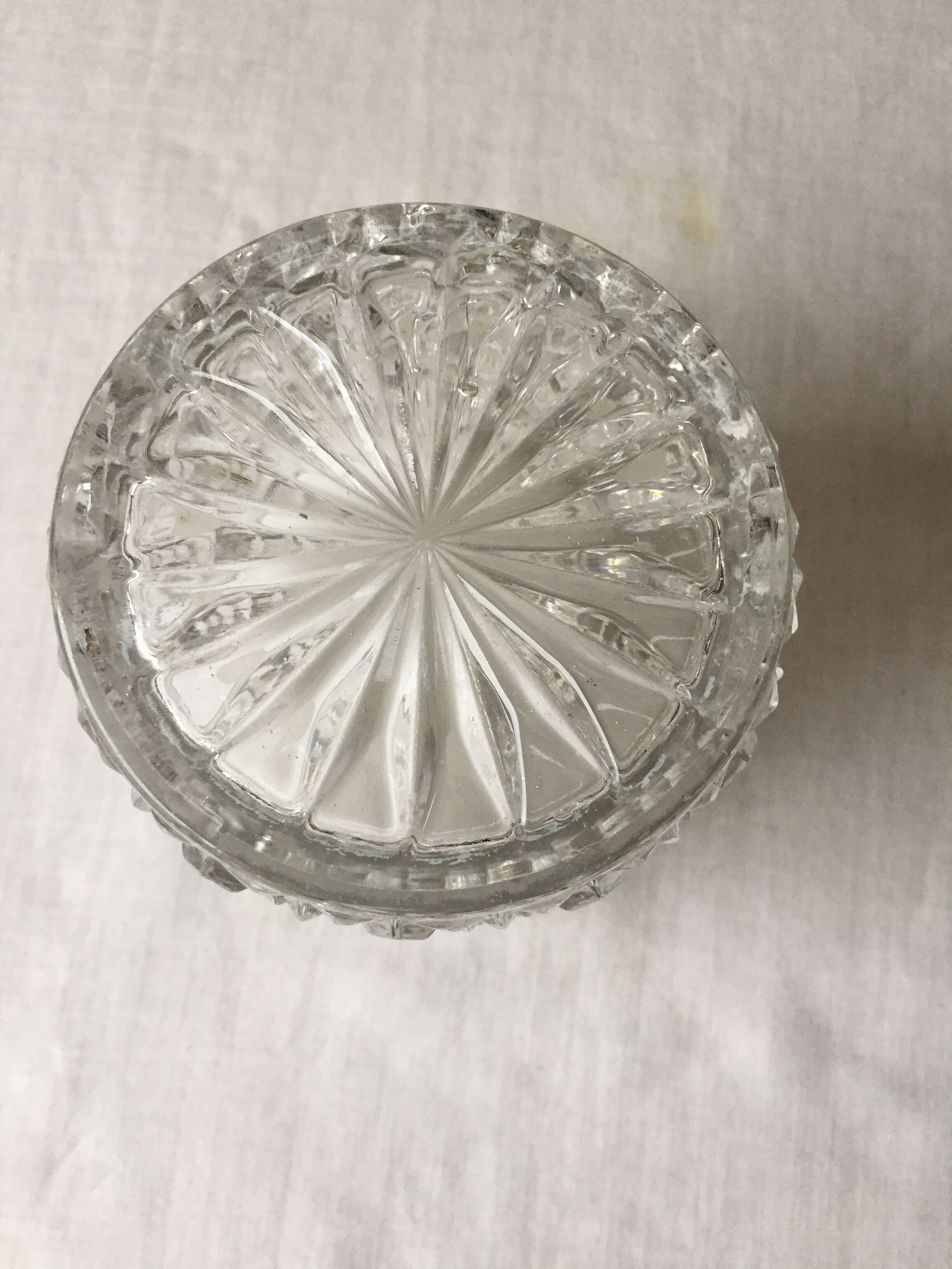 Boîte en verre et métal