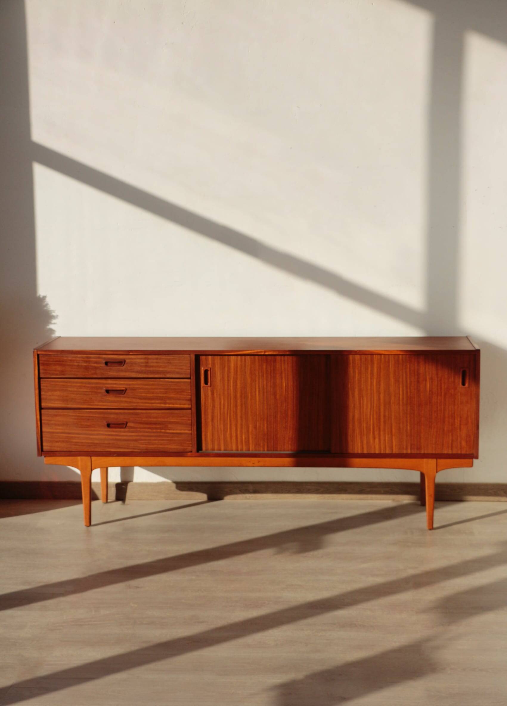 Enfilade vintage Nathan en teck (183cm) – style scandinave