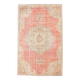 Tapis persan ancien noué main rouge corail, médaillon central floral