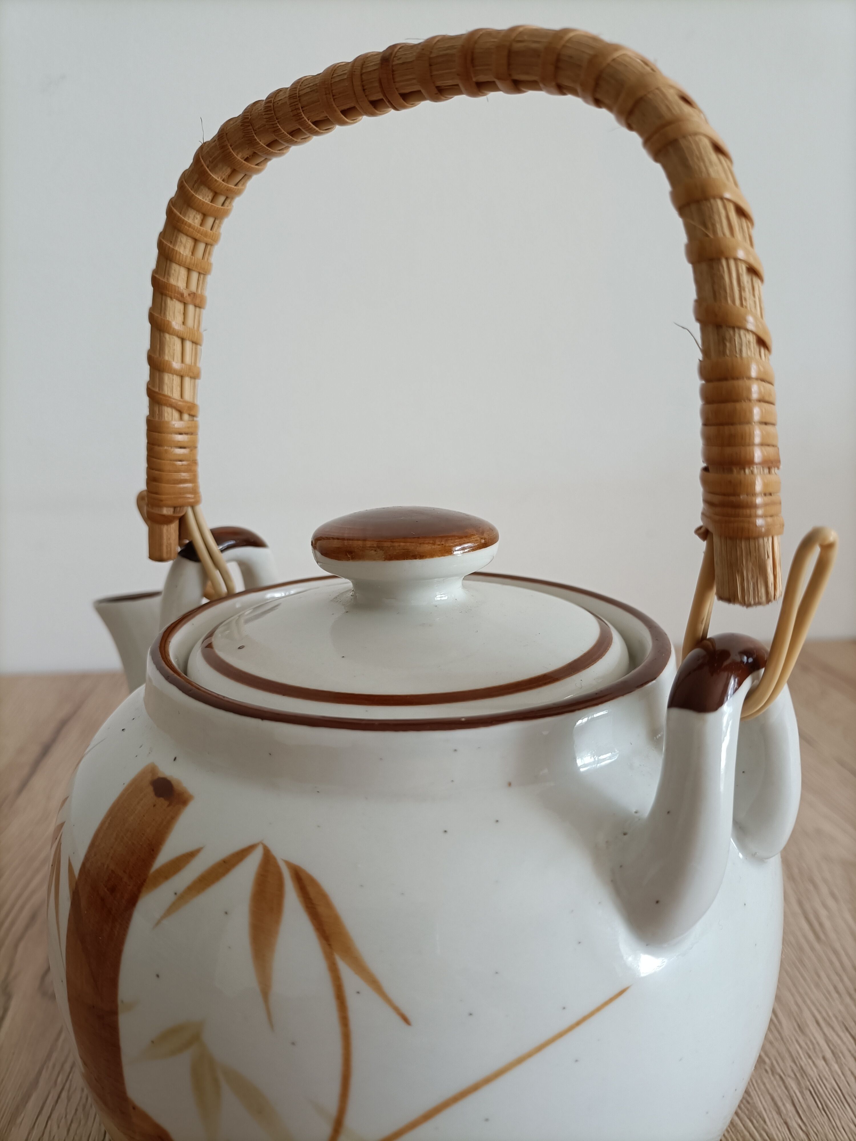 Théière de style asiatique anses en bambou