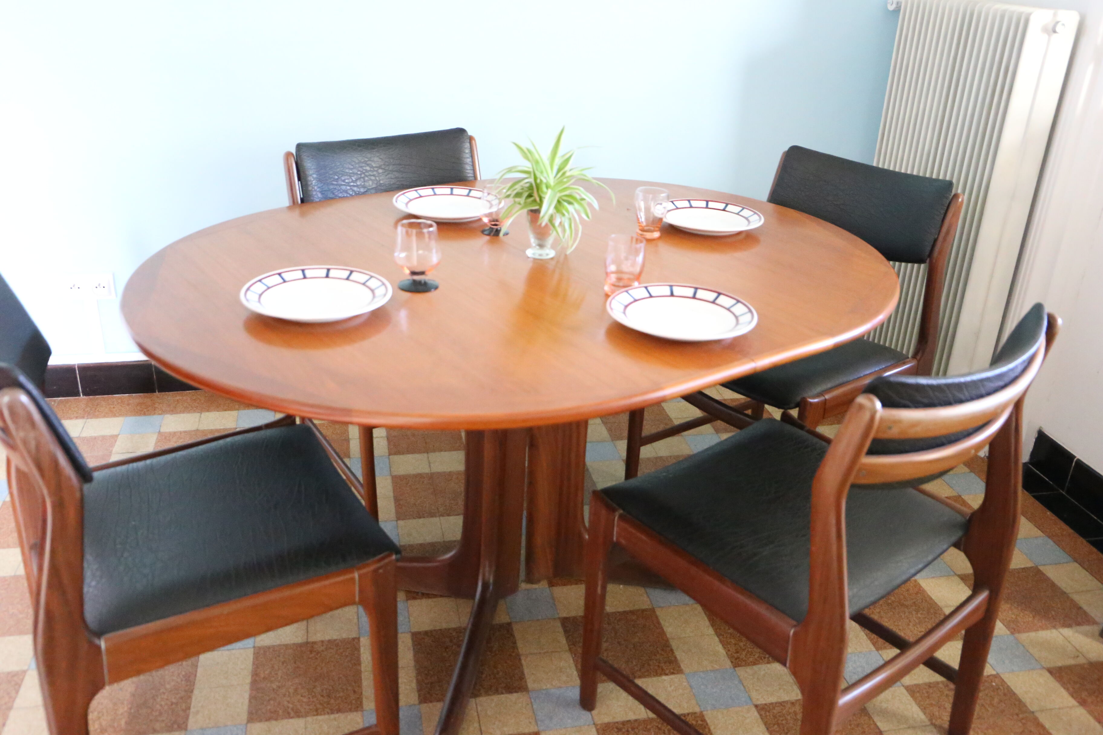 Scandinavian teak table and 6 chairs