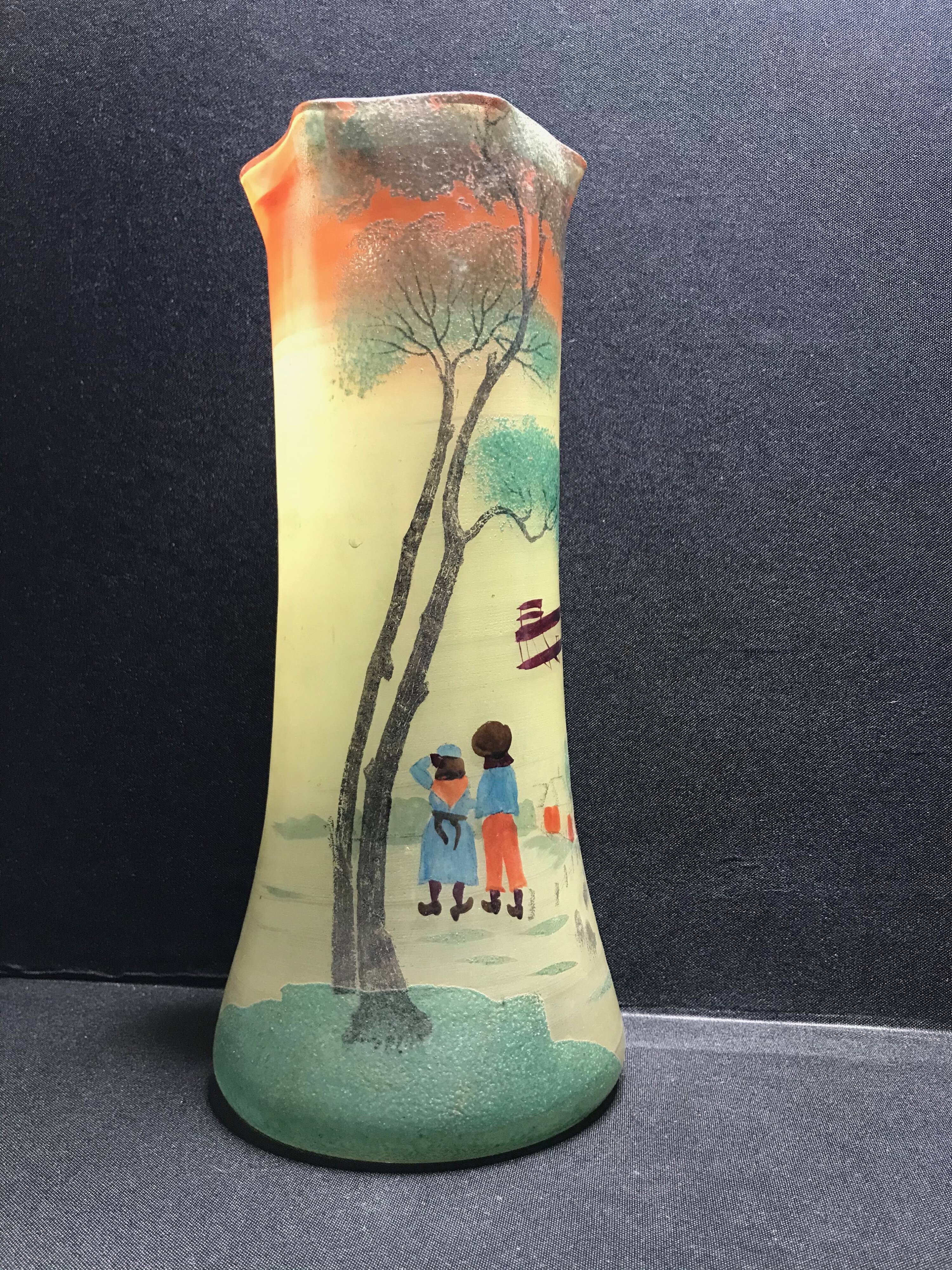 1435 Discreet brand with heel to decipher vase