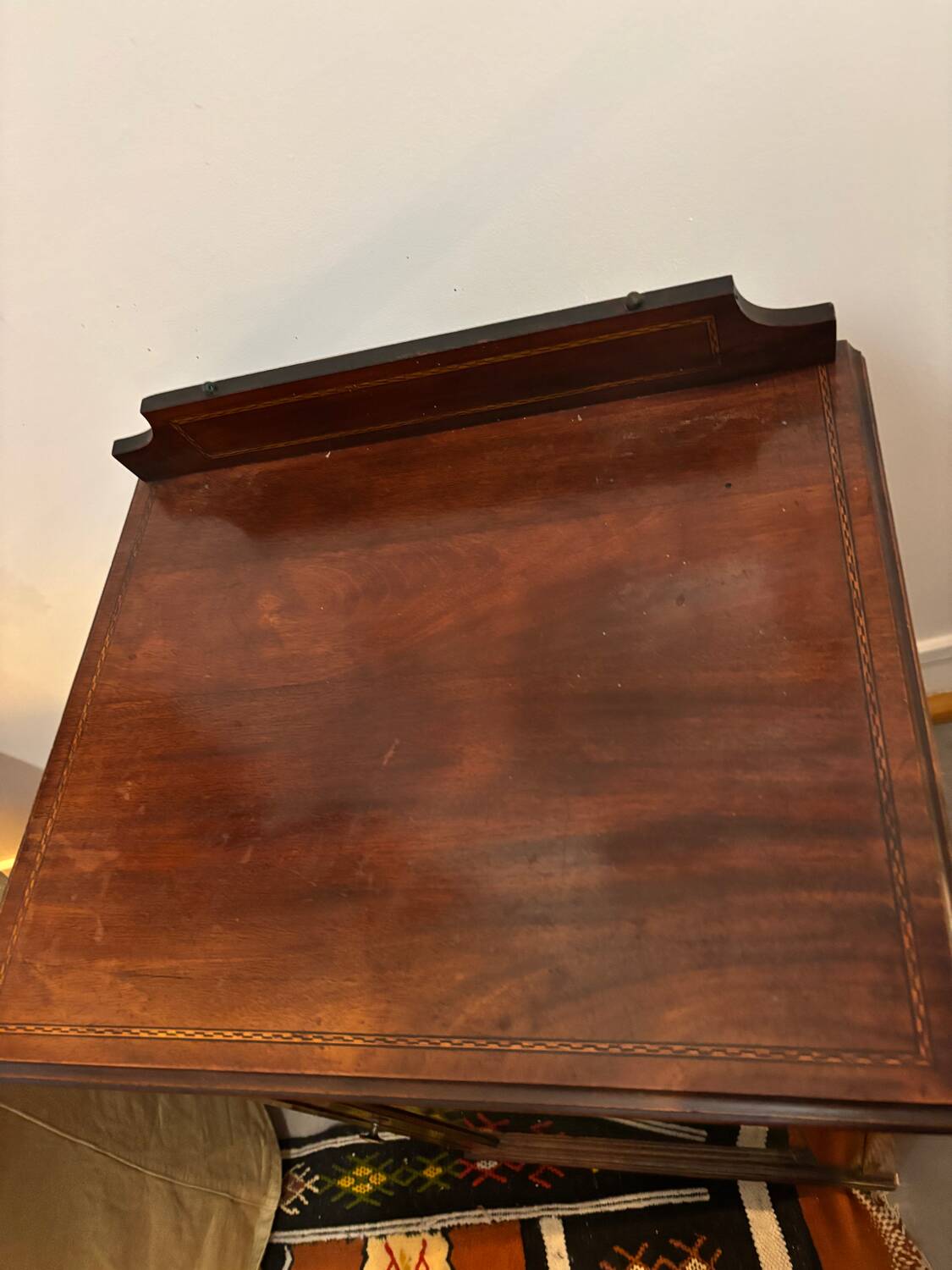 Vitrine en acajou 1900, porte avec verre biseauté