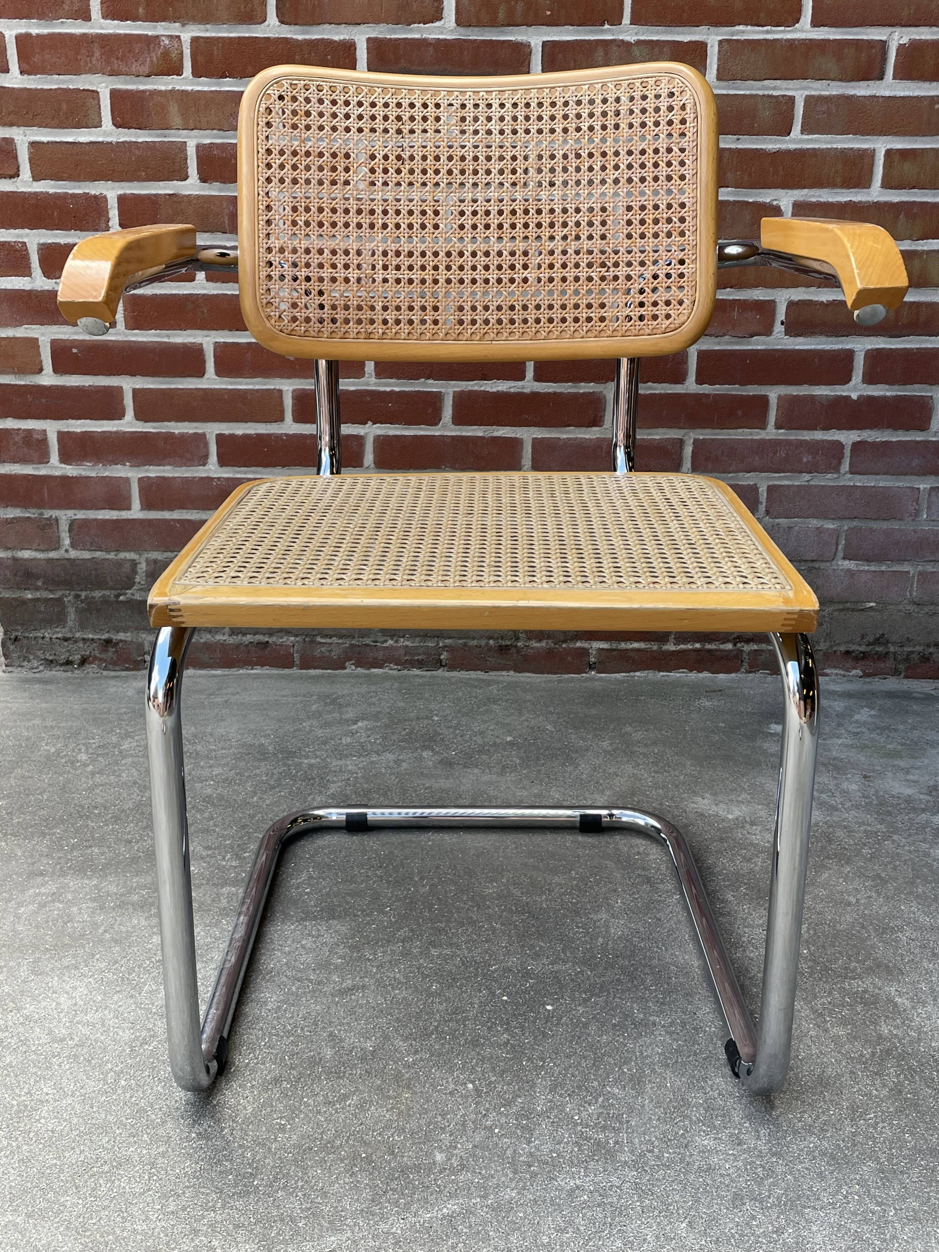 Cesca chair B64 with armrests by Marcel Breuer Design