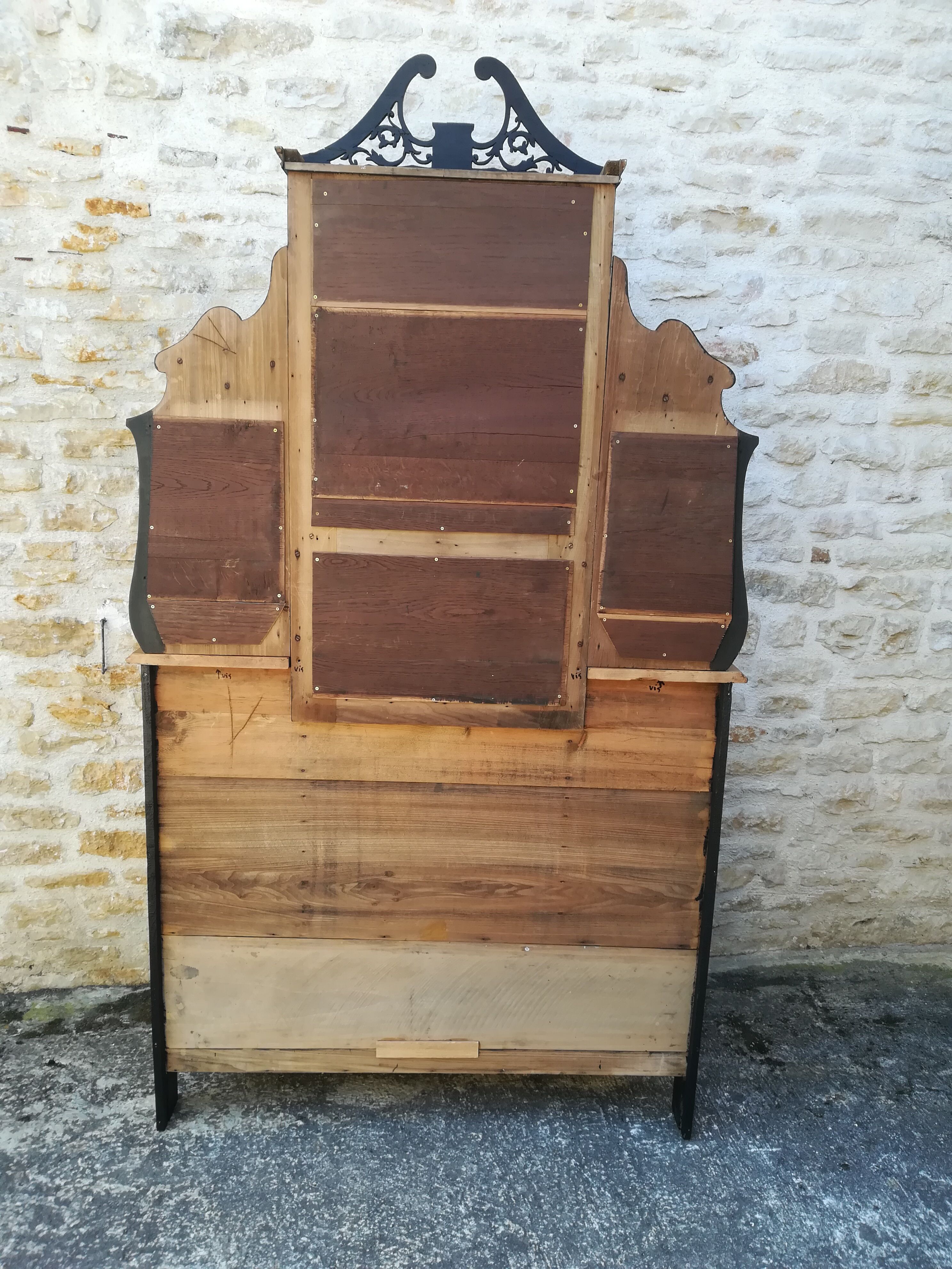 Napoleon III showcase shelf