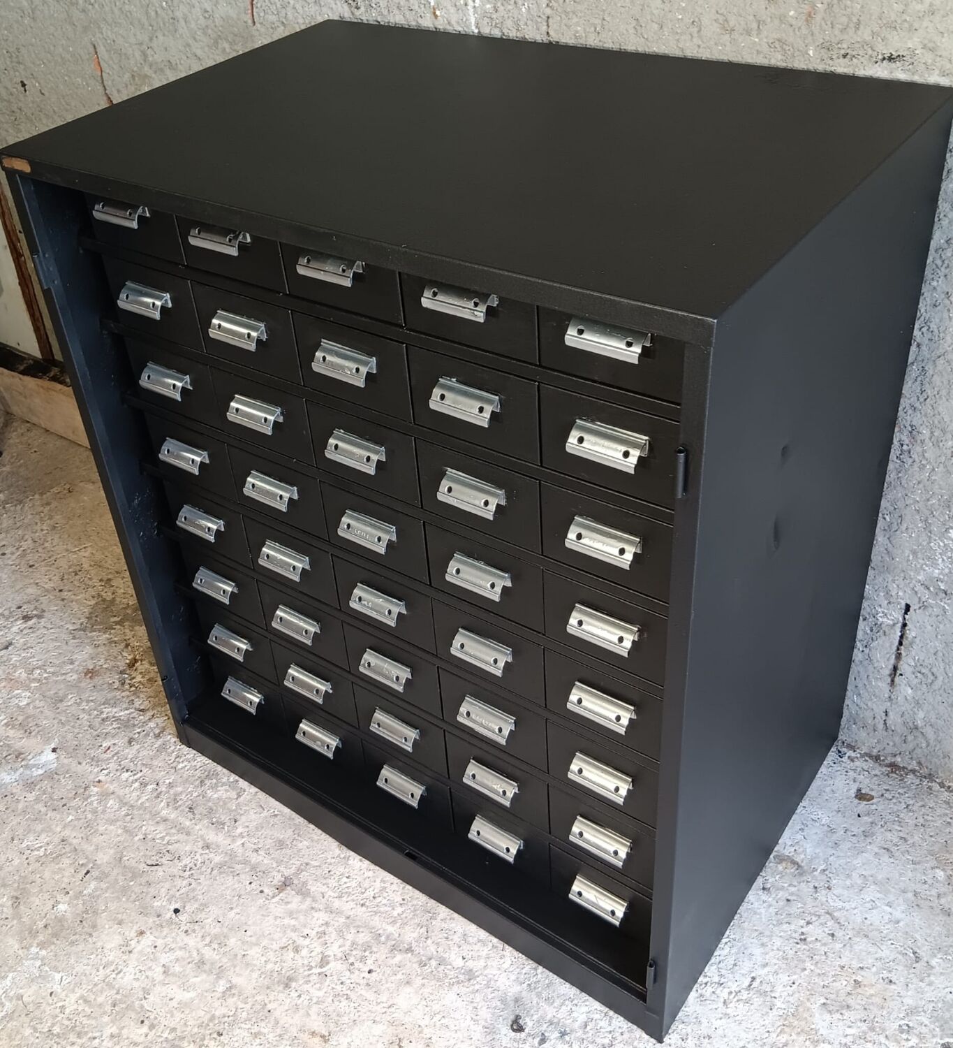 Industrial workbench - 40 drawers